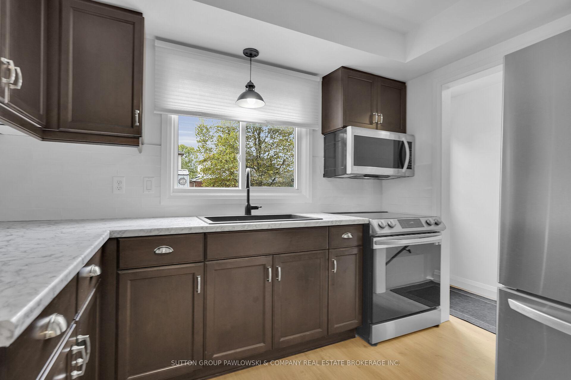 Photo 10 of 30 Leger Avenue, St. Thomas — HOMEH