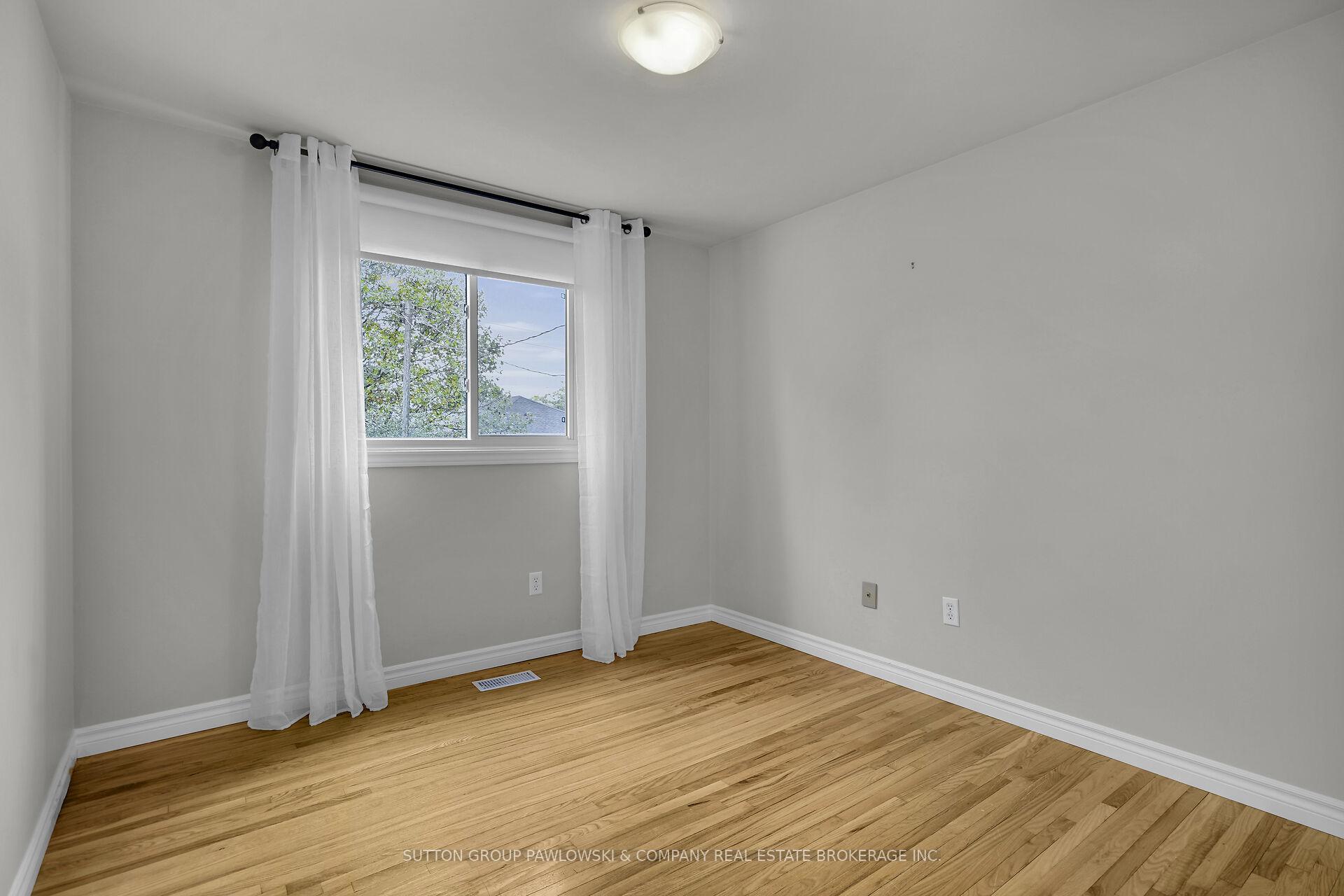 Photo 17 of 30 Leger Avenue, St. Thomas — HOMEH