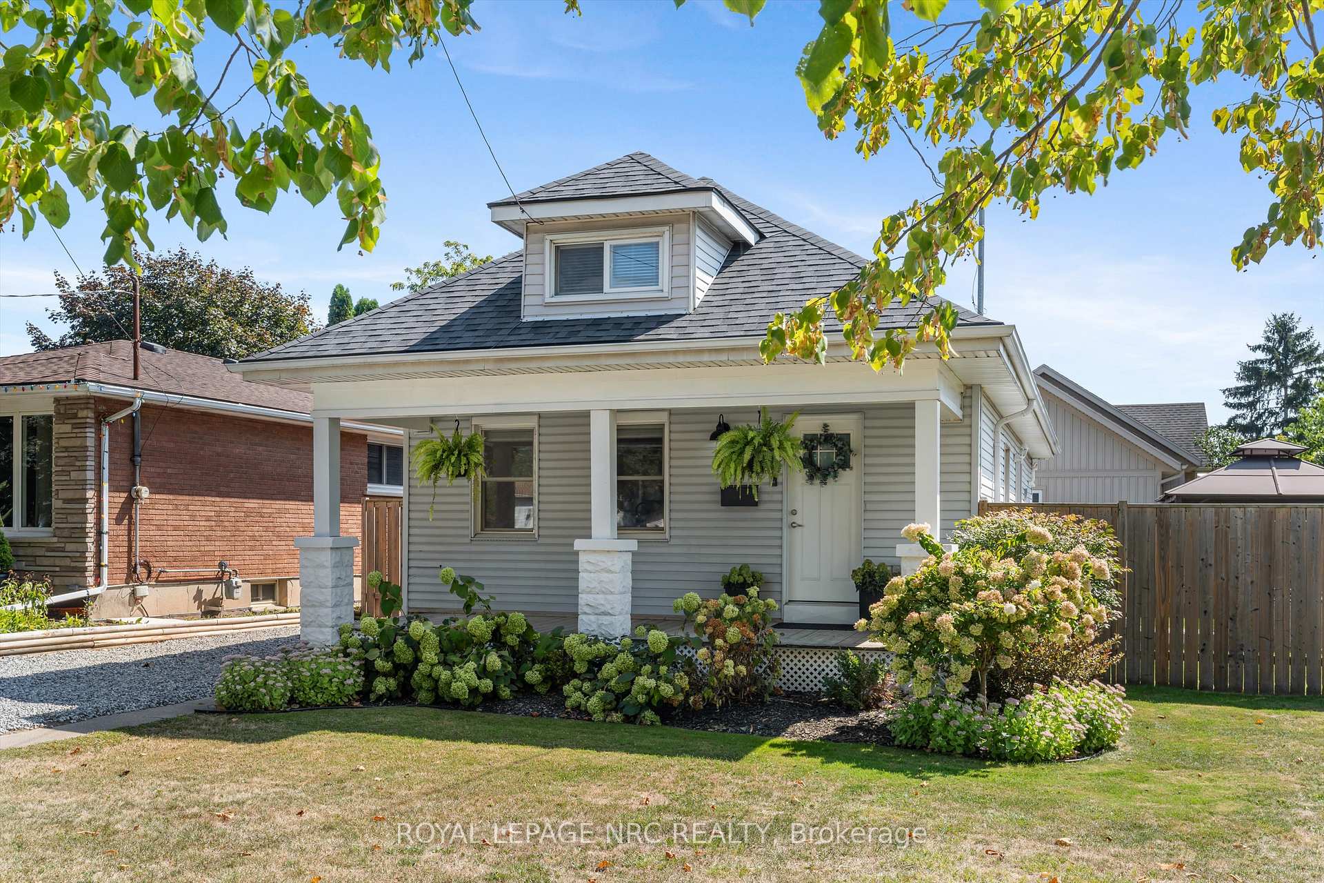 Photo 2 of 264 Lakeshore Road, St. Catharines, Vine/Linwell — HOMEH