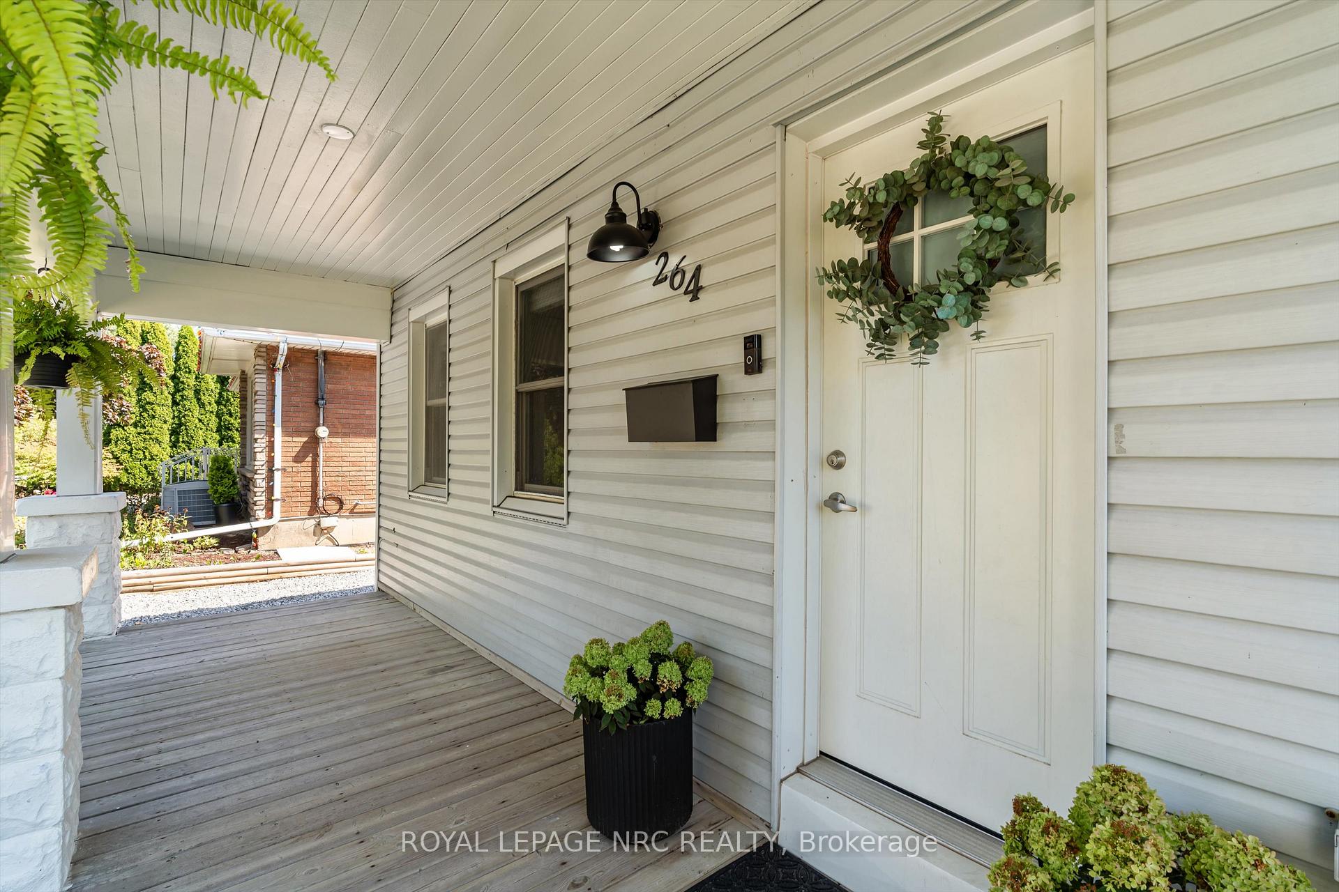 Photo 4 of 264 Lakeshore Road, St. Catharines, Vine/Linwell — HOMEH