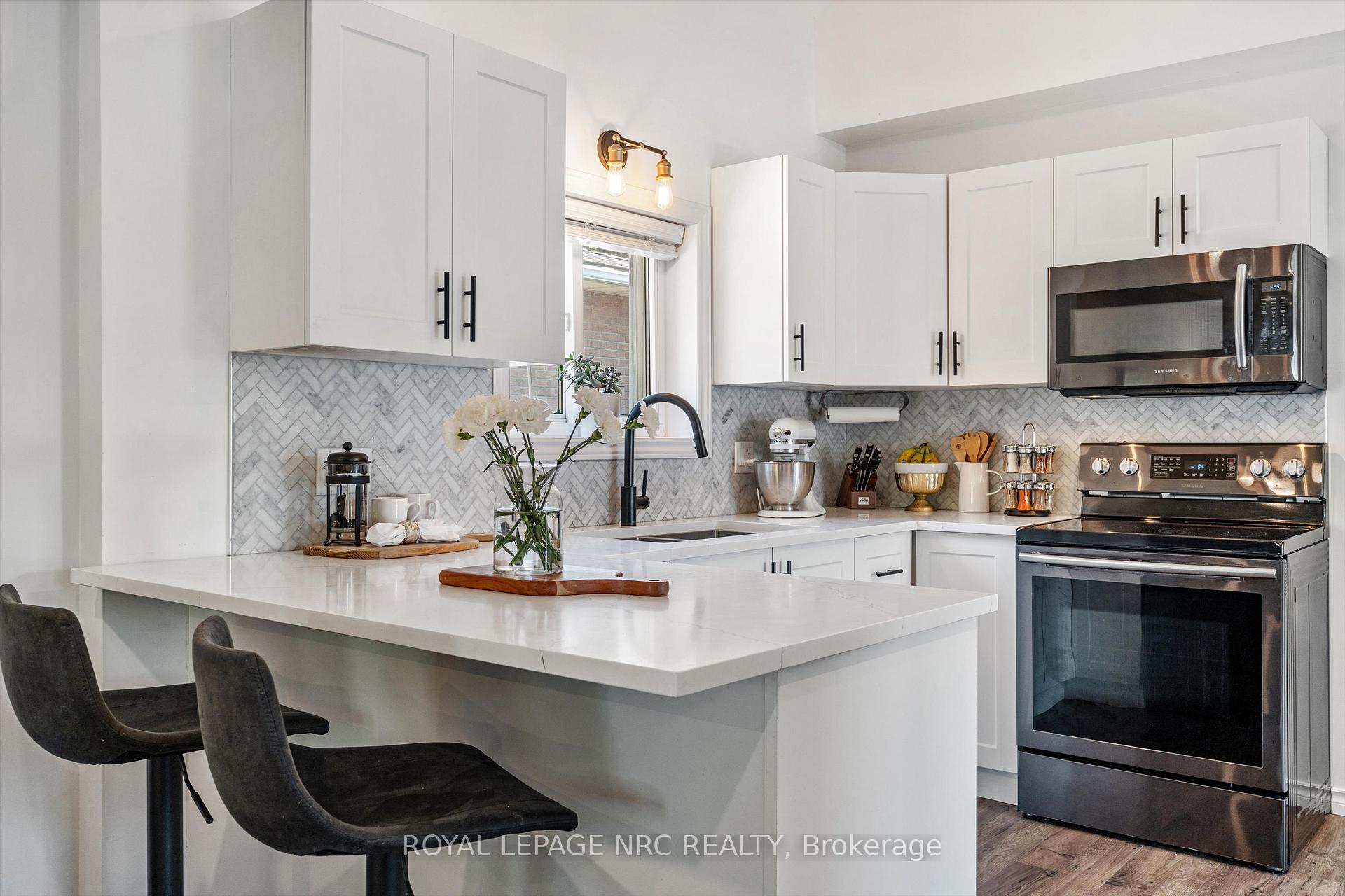 Photo 9 of 264 Lakeshore Road, St. Catharines, Vine/Linwell — HOMEH