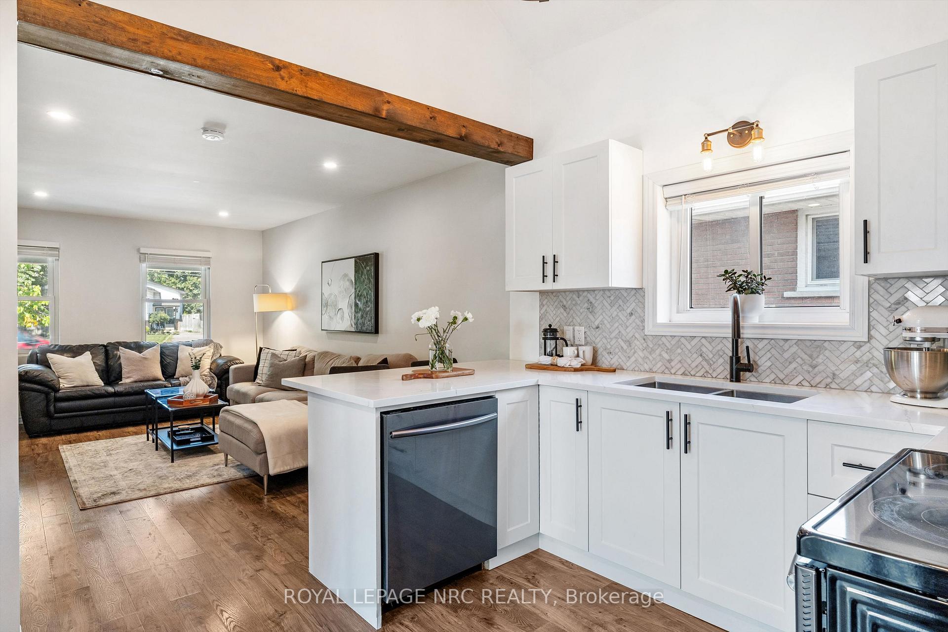 Photo 10 of 264 Lakeshore Road, St. Catharines, Vine/Linwell — HOMEH