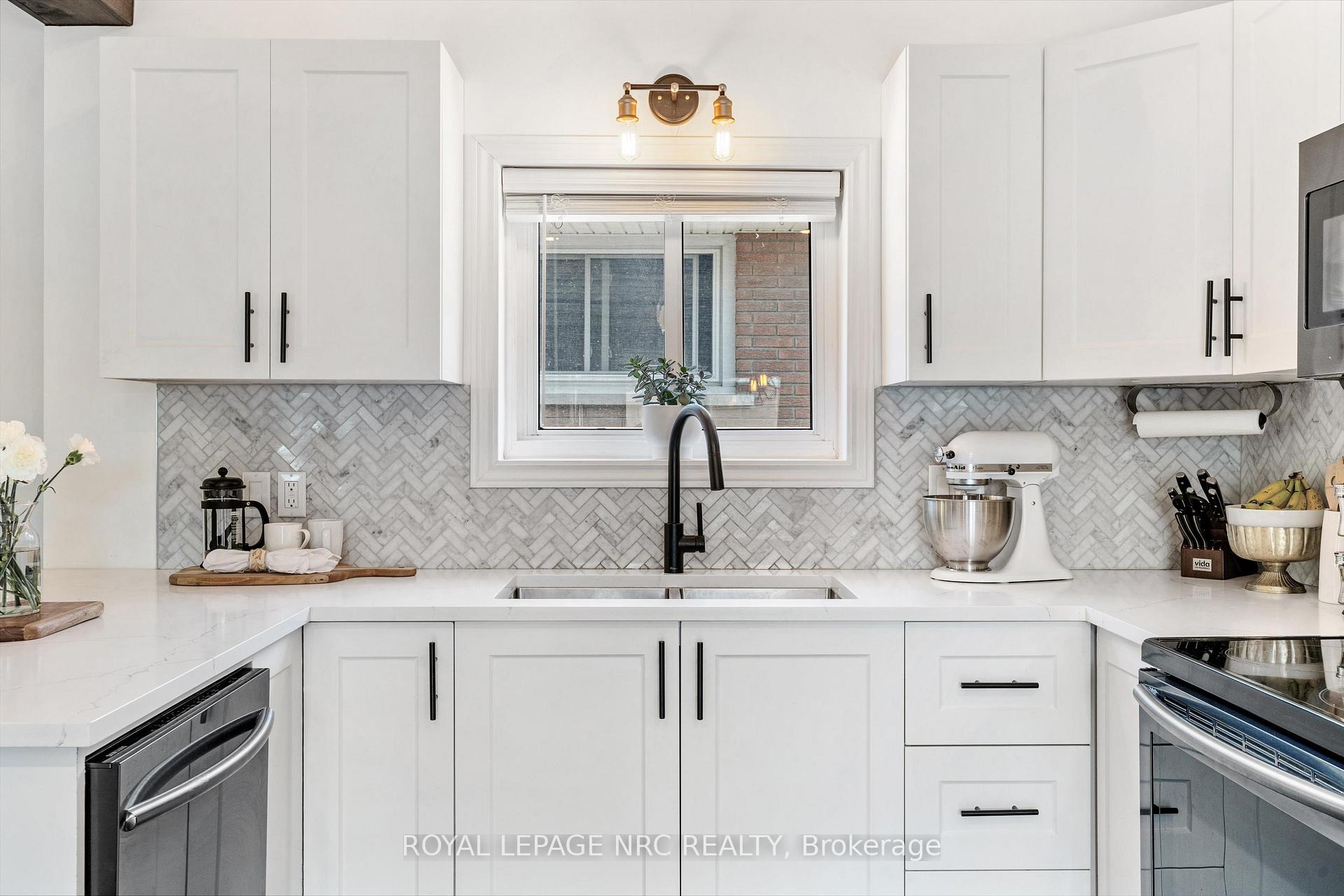 Photo 11 of 264 Lakeshore Road, St. Catharines, Vine/Linwell — HOMEH