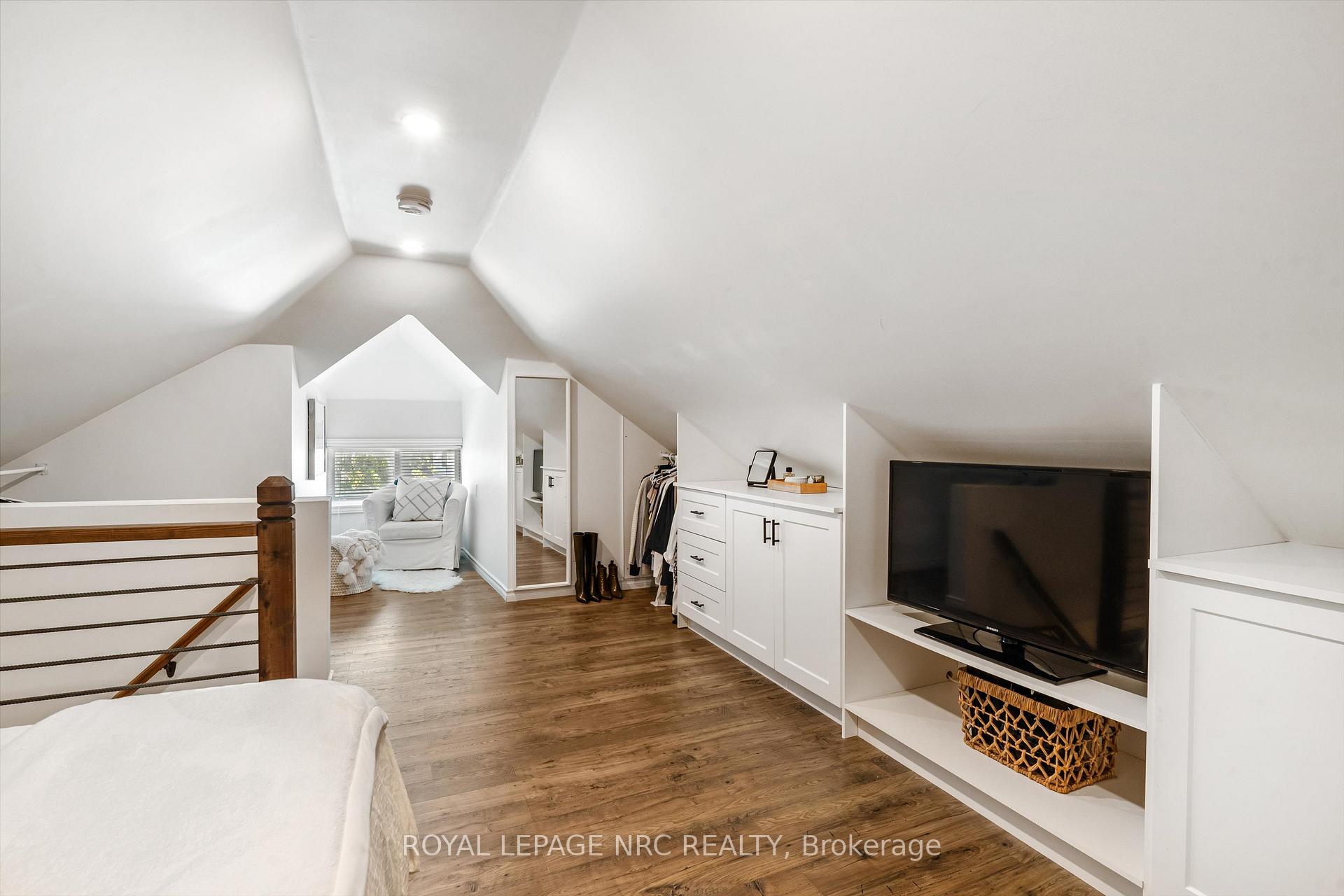Photo 23 of 264 Lakeshore Road, St. Catharines, Vine/Linwell — HOMEH