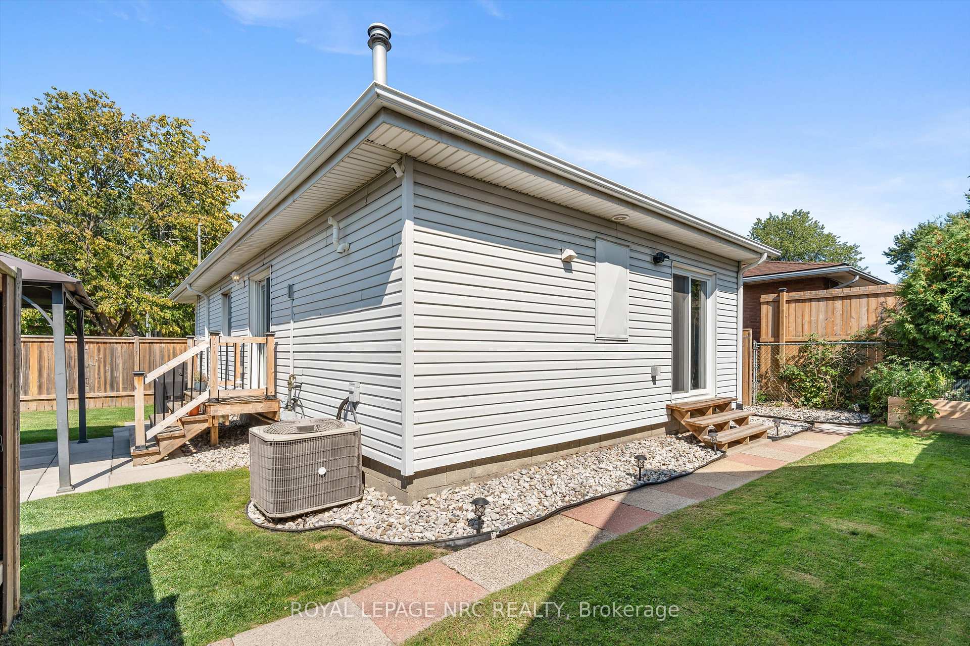 Photo 29 of 264 Lakeshore Road, St. Catharines, Vine/Linwell — HOMEH