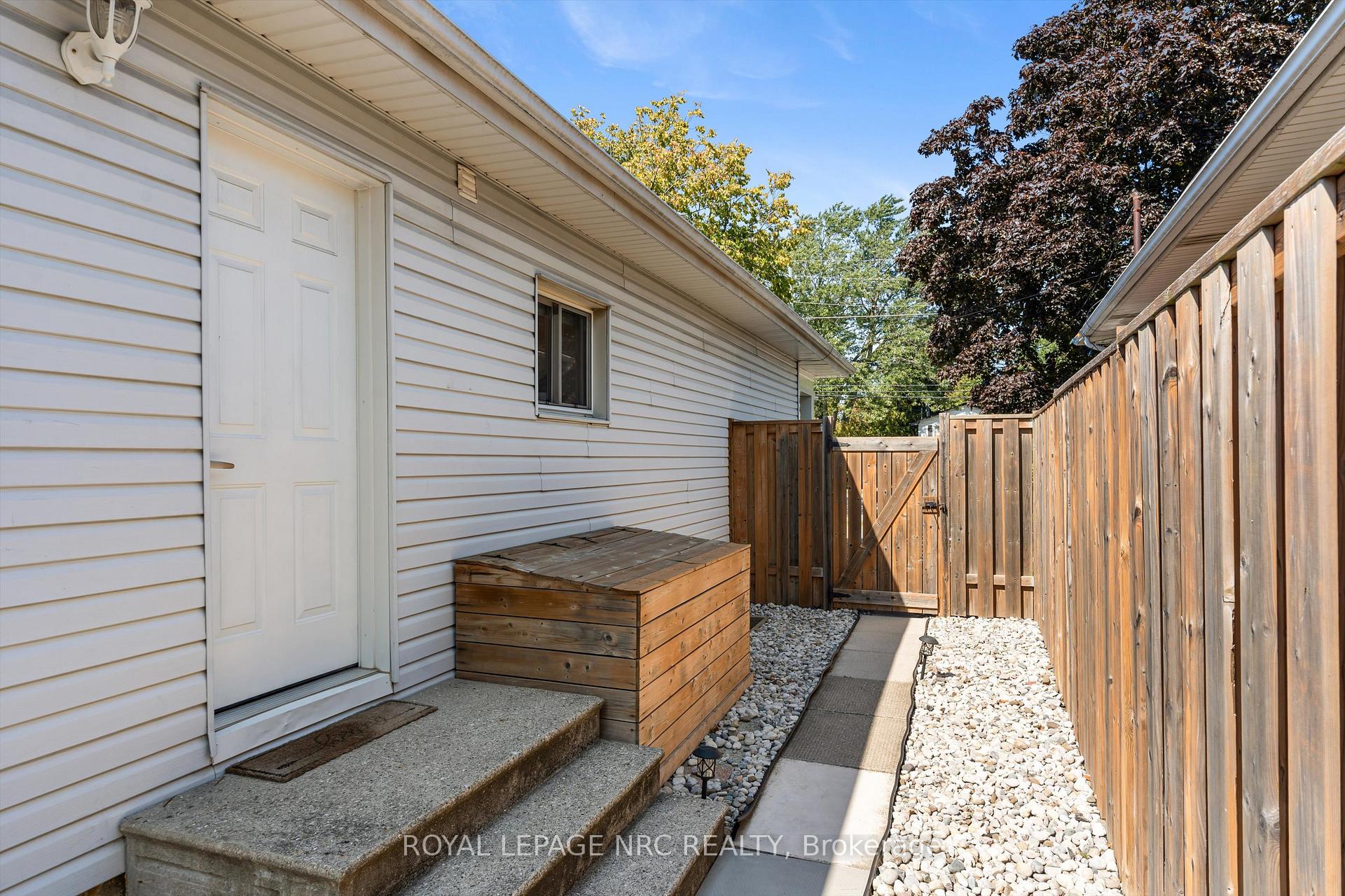 Photo 30 of 264 Lakeshore Road, St. Catharines, Vine/Linwell — HOMEH