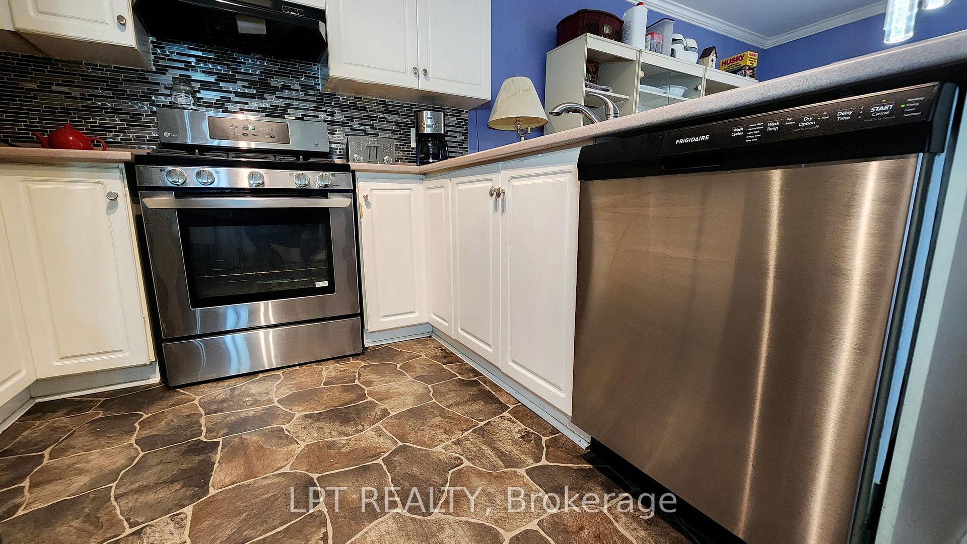 Photo 7 of 69 Simcoe Street, Springwater, Elmvale — HOMEH