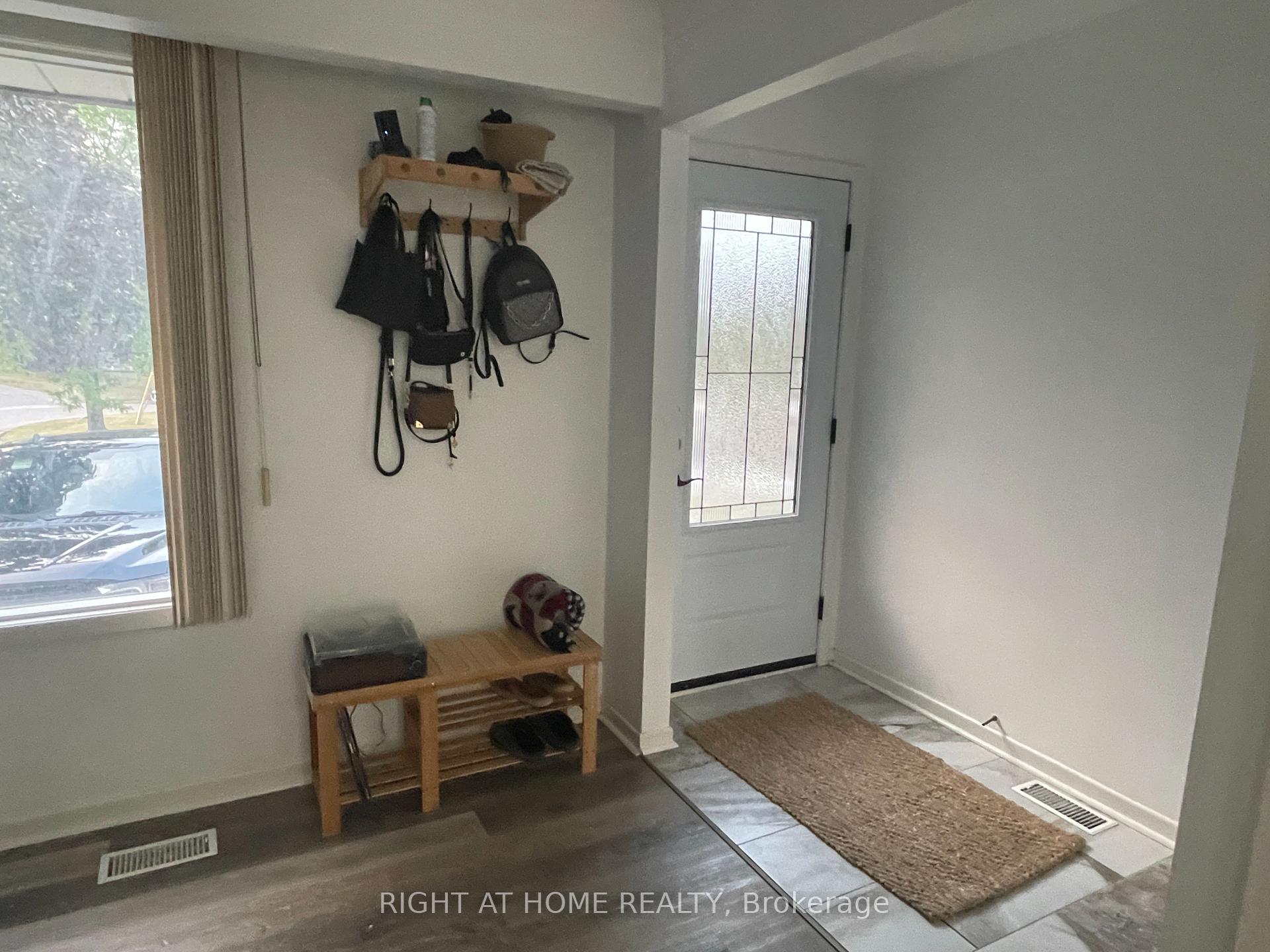 Photo 2 of 8 Rossie Place, St. Catharines, Oakdale — HOMEH