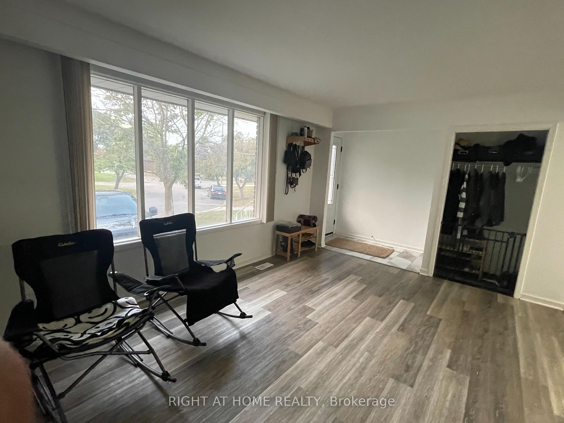 Photo 3 of 8 Rossie Place, St. Catharines, Oakdale — HOMEH