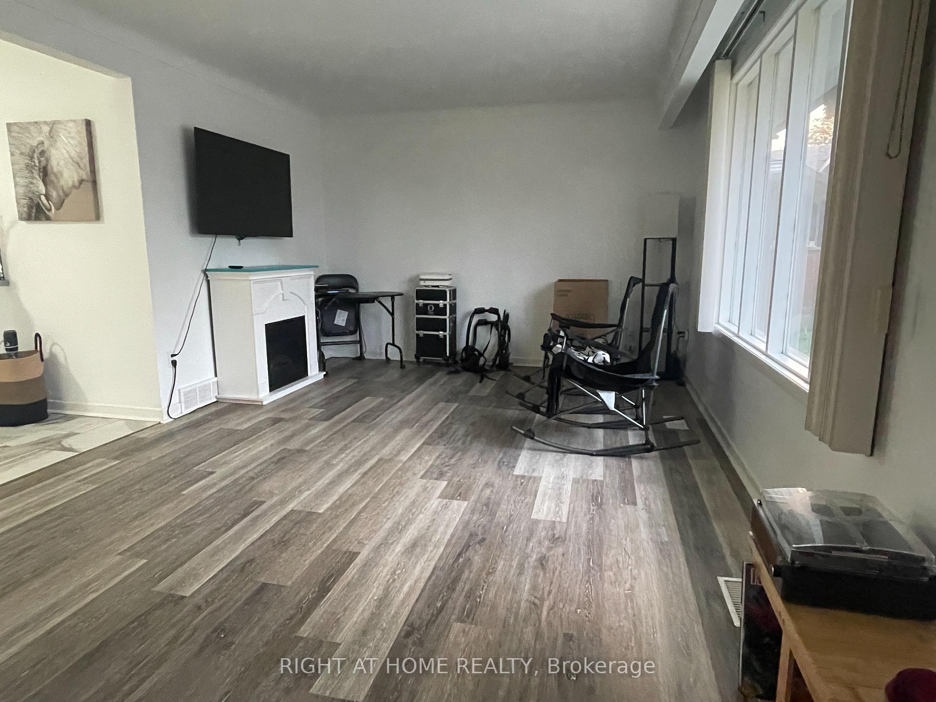 Photo 4 of 8 Rossie Place, St. Catharines, Oakdale — HOMEH