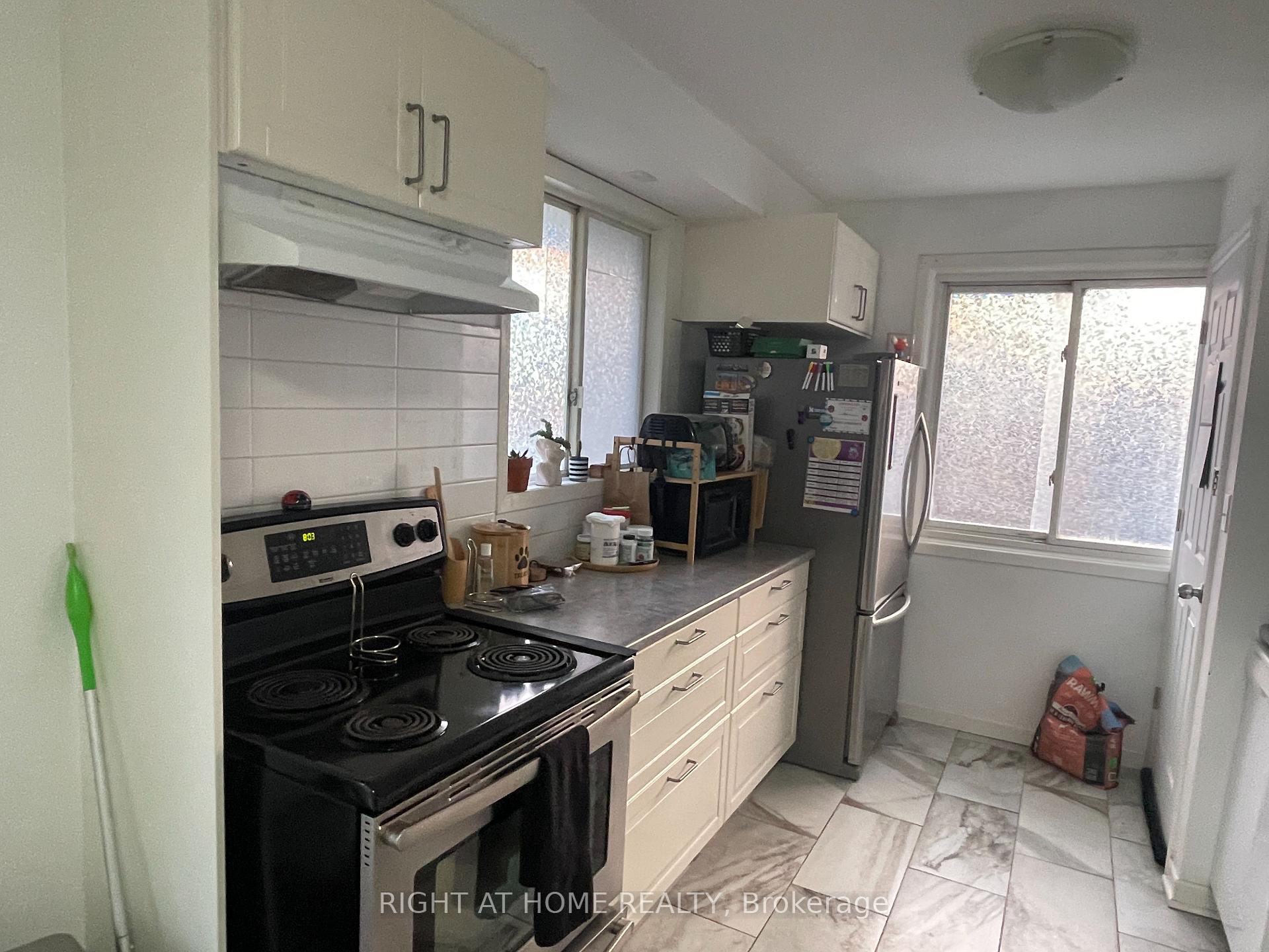 Photo 6 of 8 Rossie Place, St. Catharines, Oakdale — HOMEH