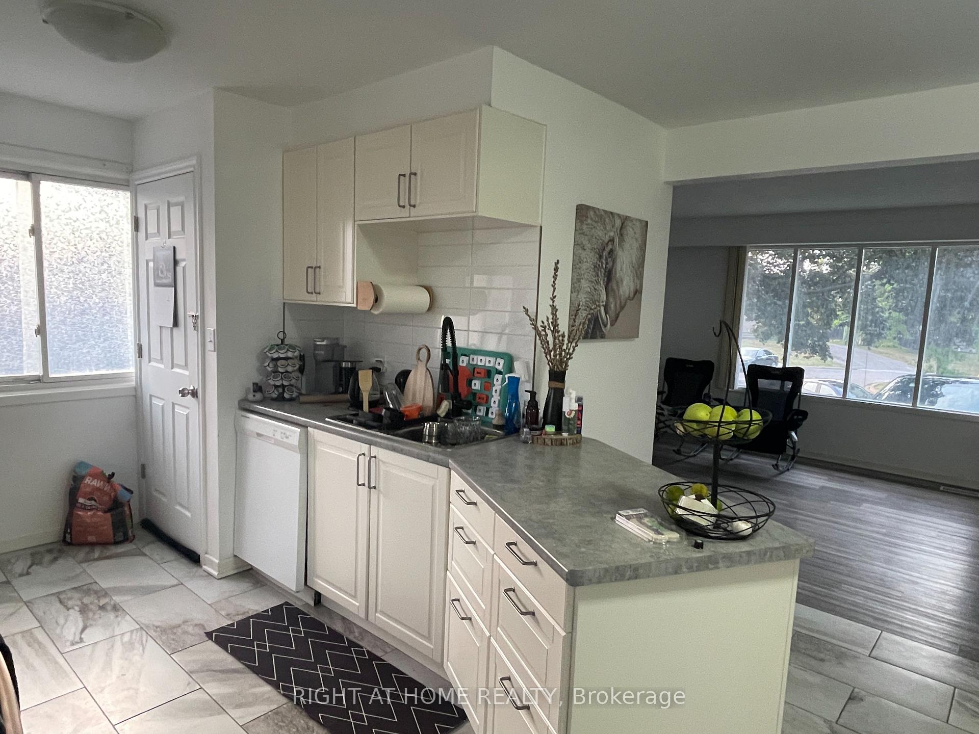 Photo 7 of 8 Rossie Place, St. Catharines, Oakdale — HOMEH