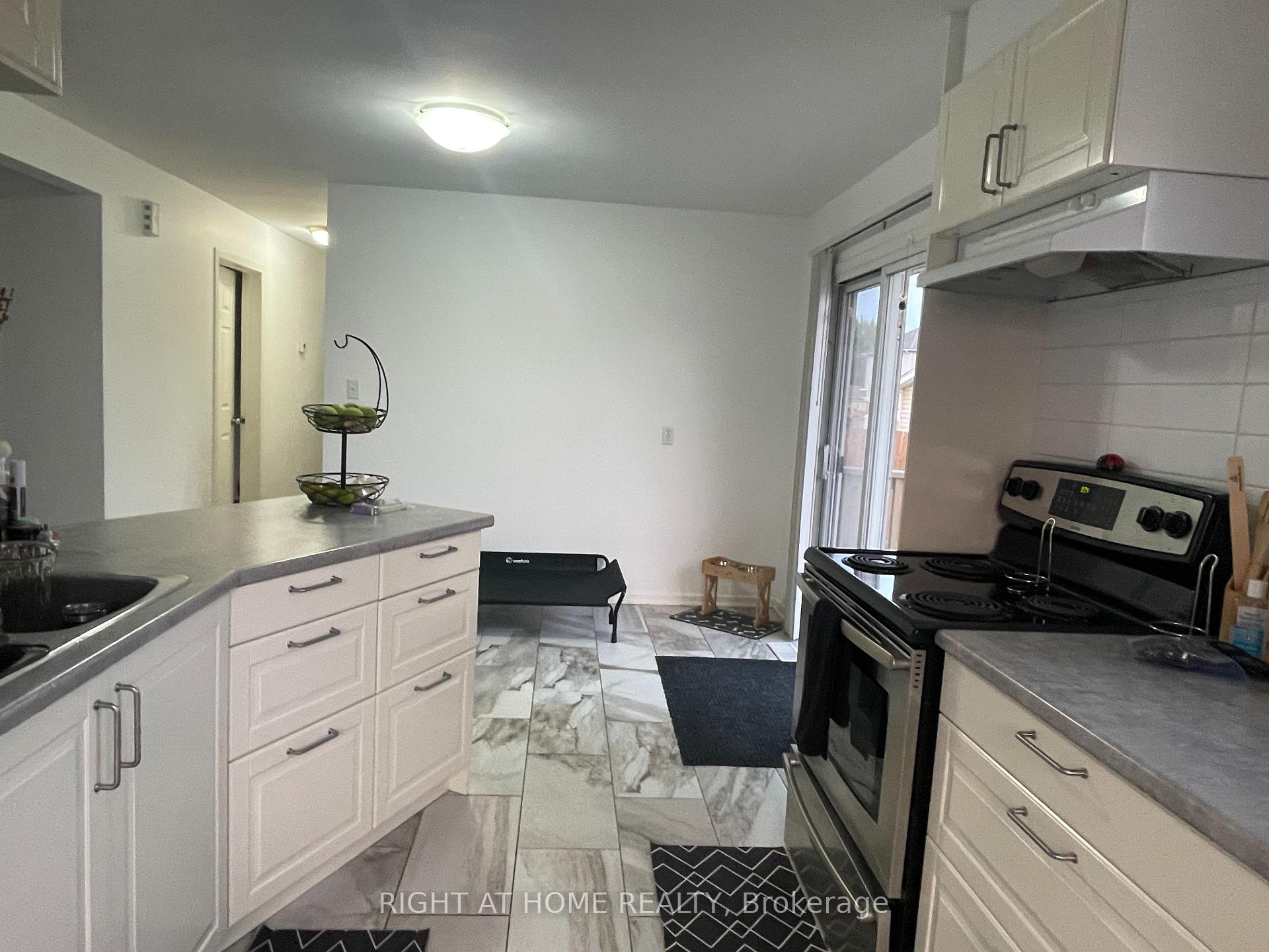 Photo 8 of 8 Rossie Place, St. Catharines, Oakdale — HOMEH