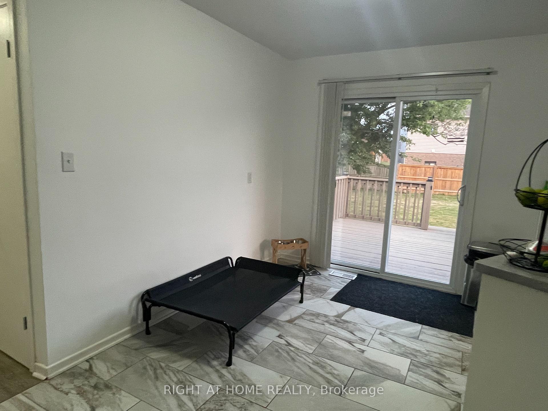 Photo 9 of 8 Rossie Place, St. Catharines, Oakdale — HOMEH