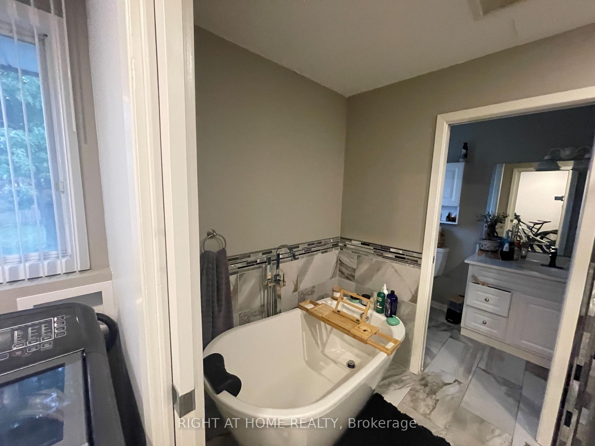 Photo 19 of 8 Rossie Place, St. Catharines, Oakdale — HOMEH