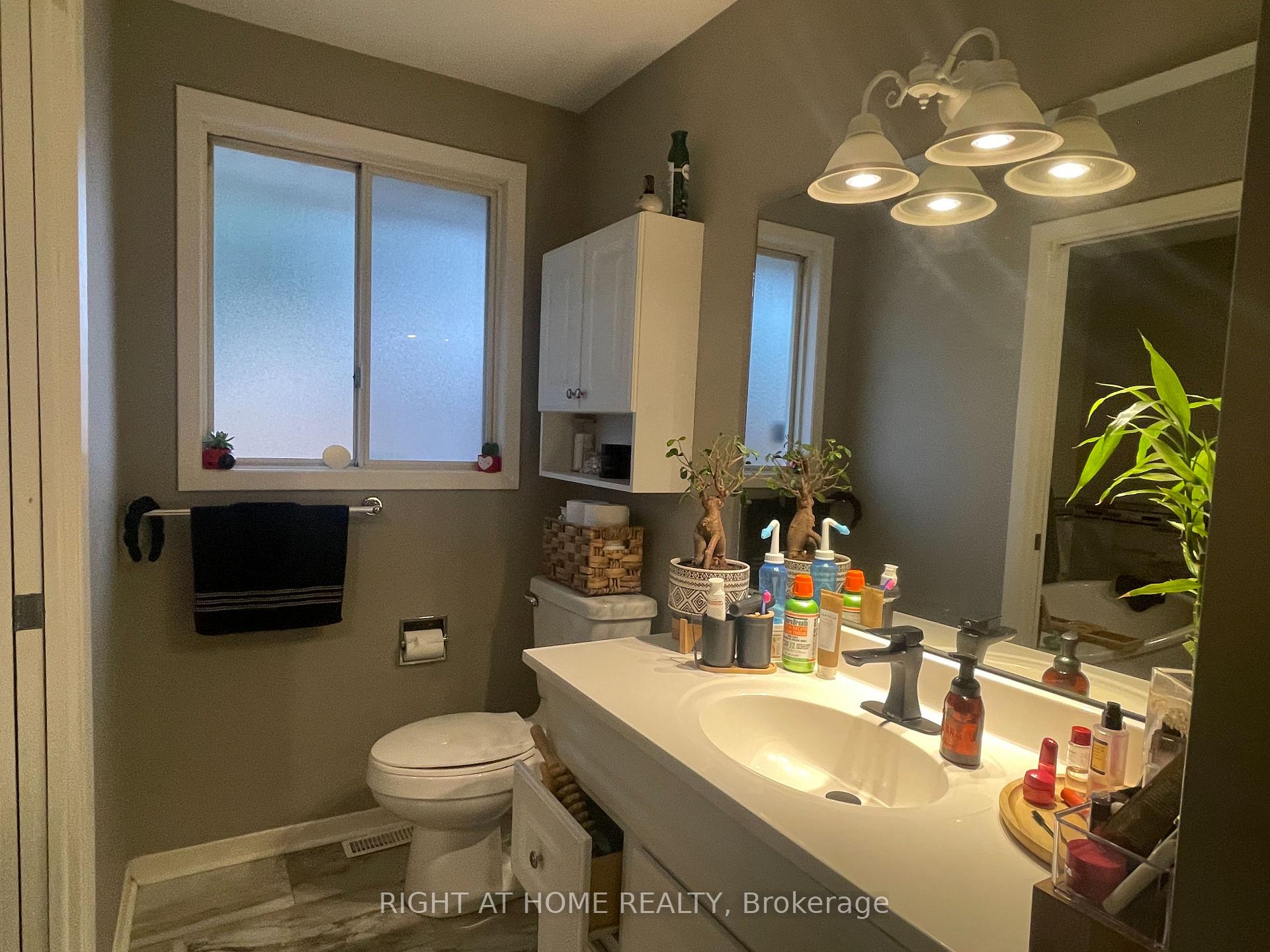 Photo 20 of 8 Rossie Place, St. Catharines, Oakdale — HOMEH