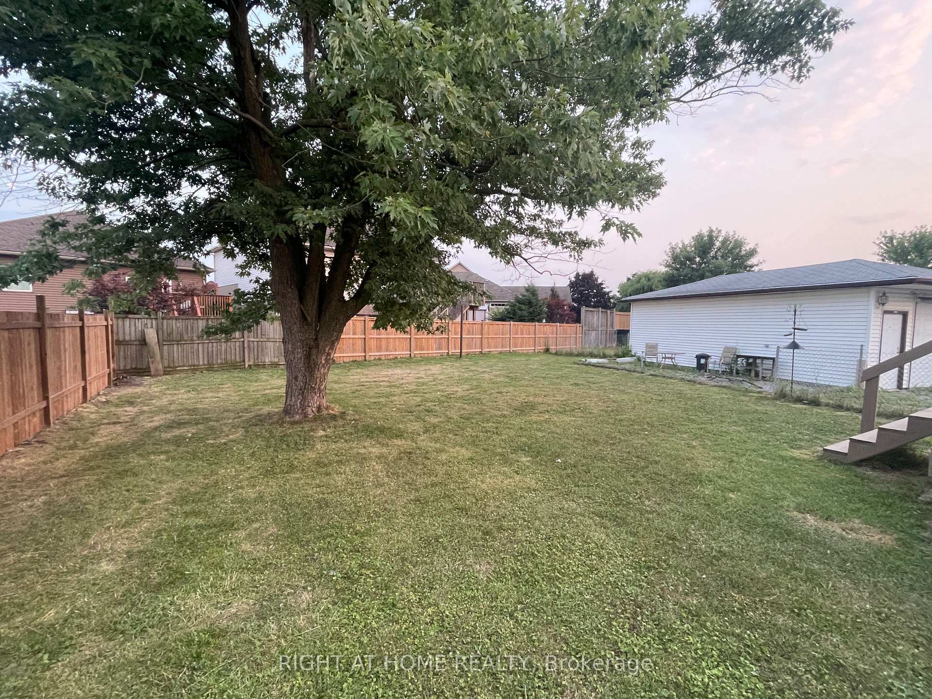 Photo 22 of 8 Rossie Place, St. Catharines, Oakdale — HOMEH