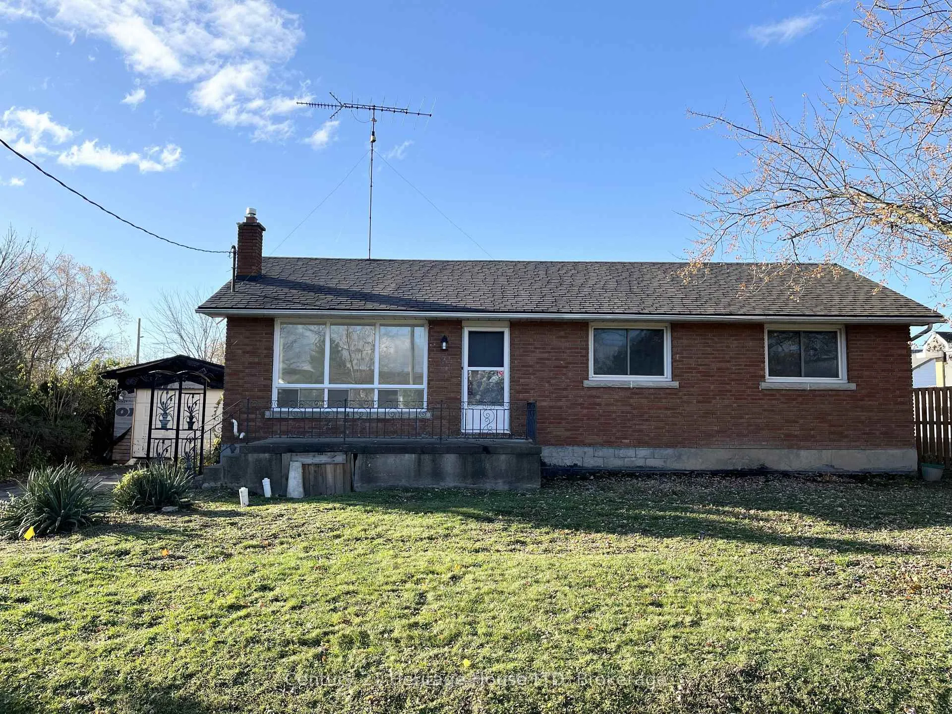 Photo 2 of 9 Mckay Street, St. Catharines, Western Hill — HOMEH