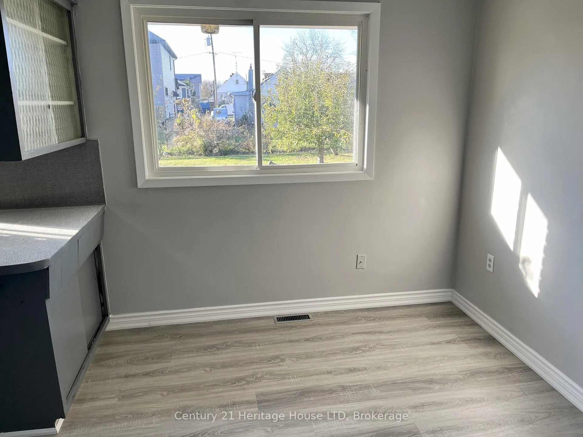 Photo 8 of 9 Mckay Street, St. Catharines, Western Hill — HOMEH