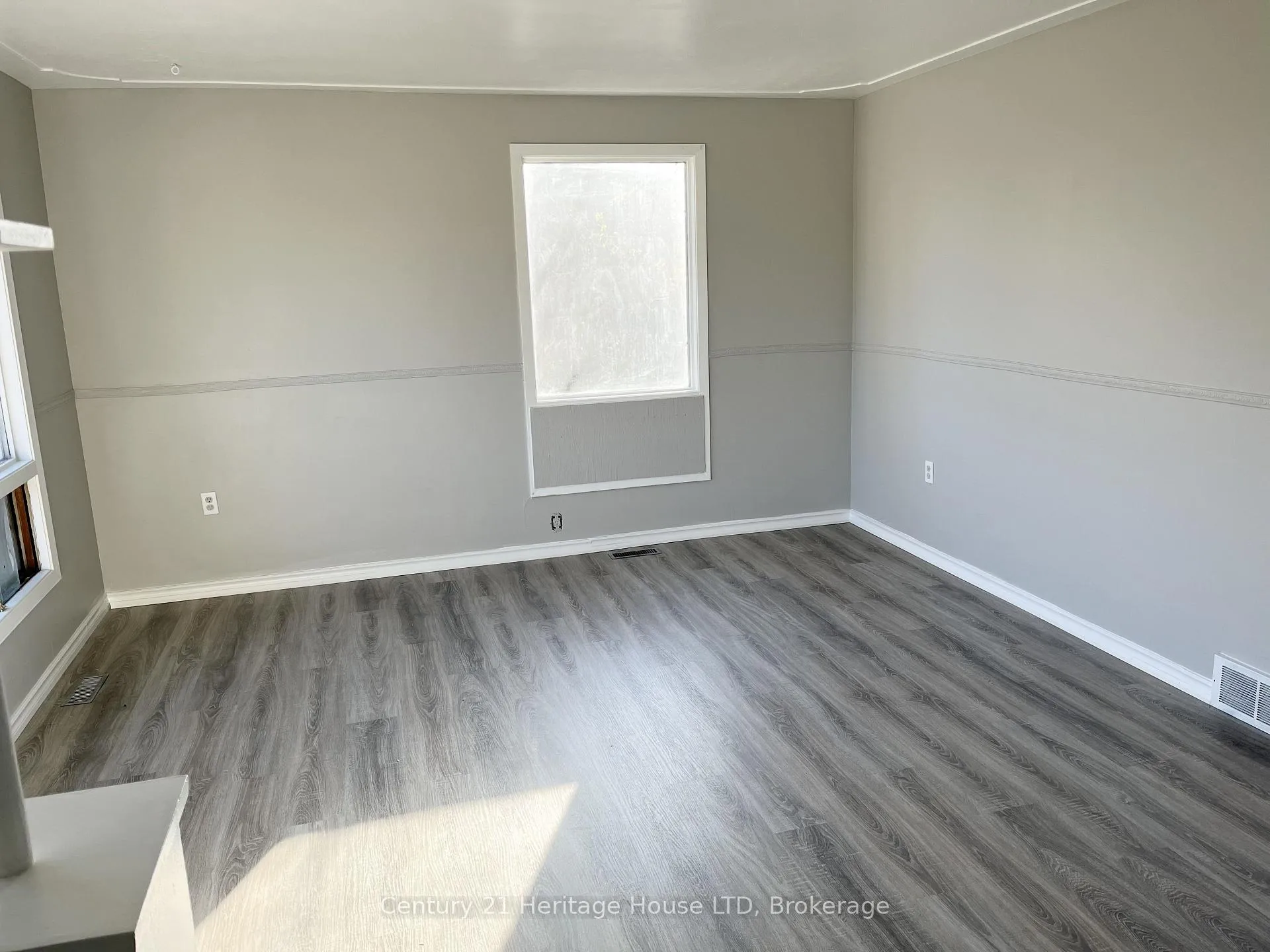 Photo 10 of 9 Mckay Street, St. Catharines, Western Hill — HOMEH