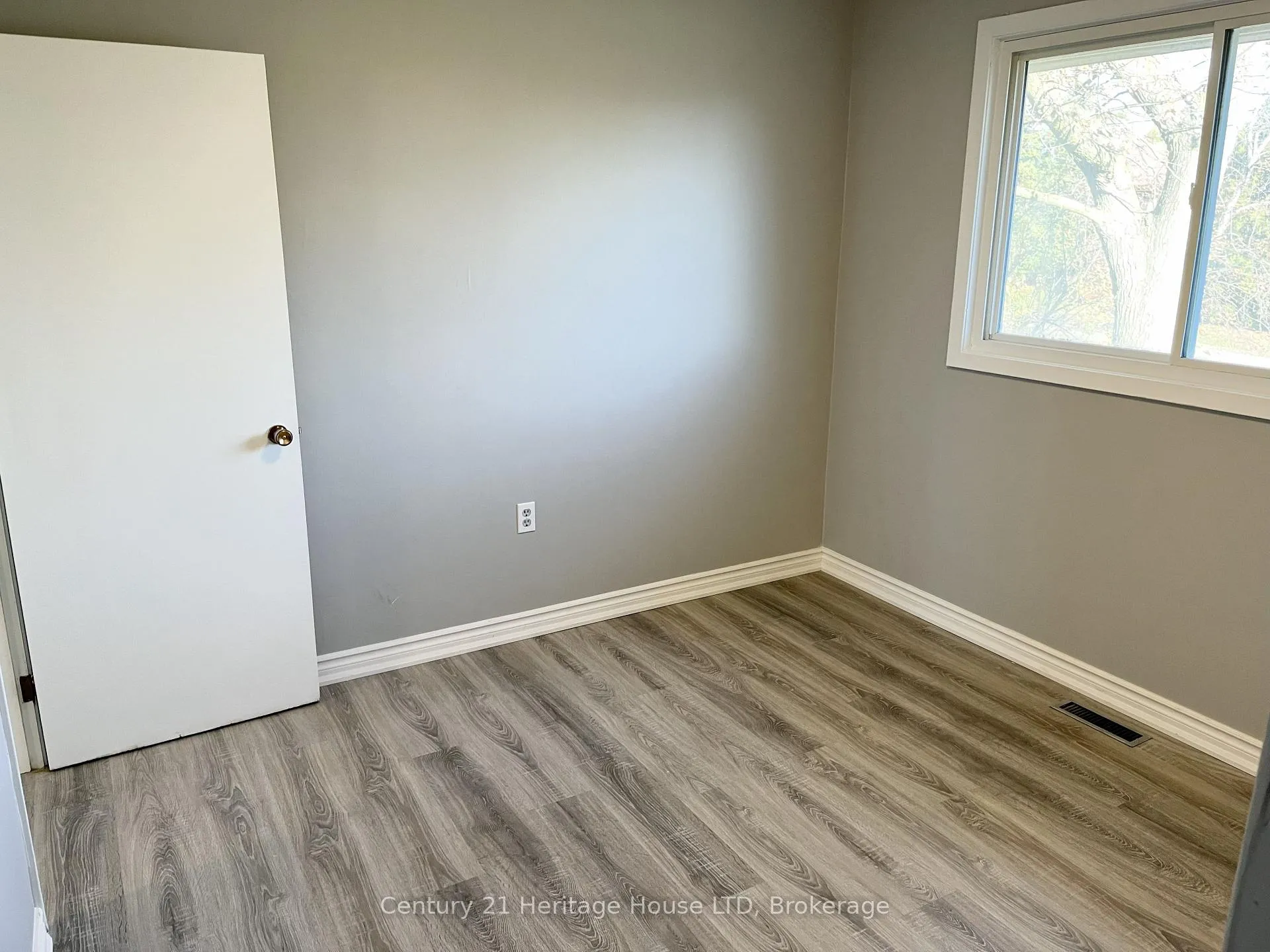 Photo 15 of 9 Mckay Street, St. Catharines, Western Hill — HOMEH