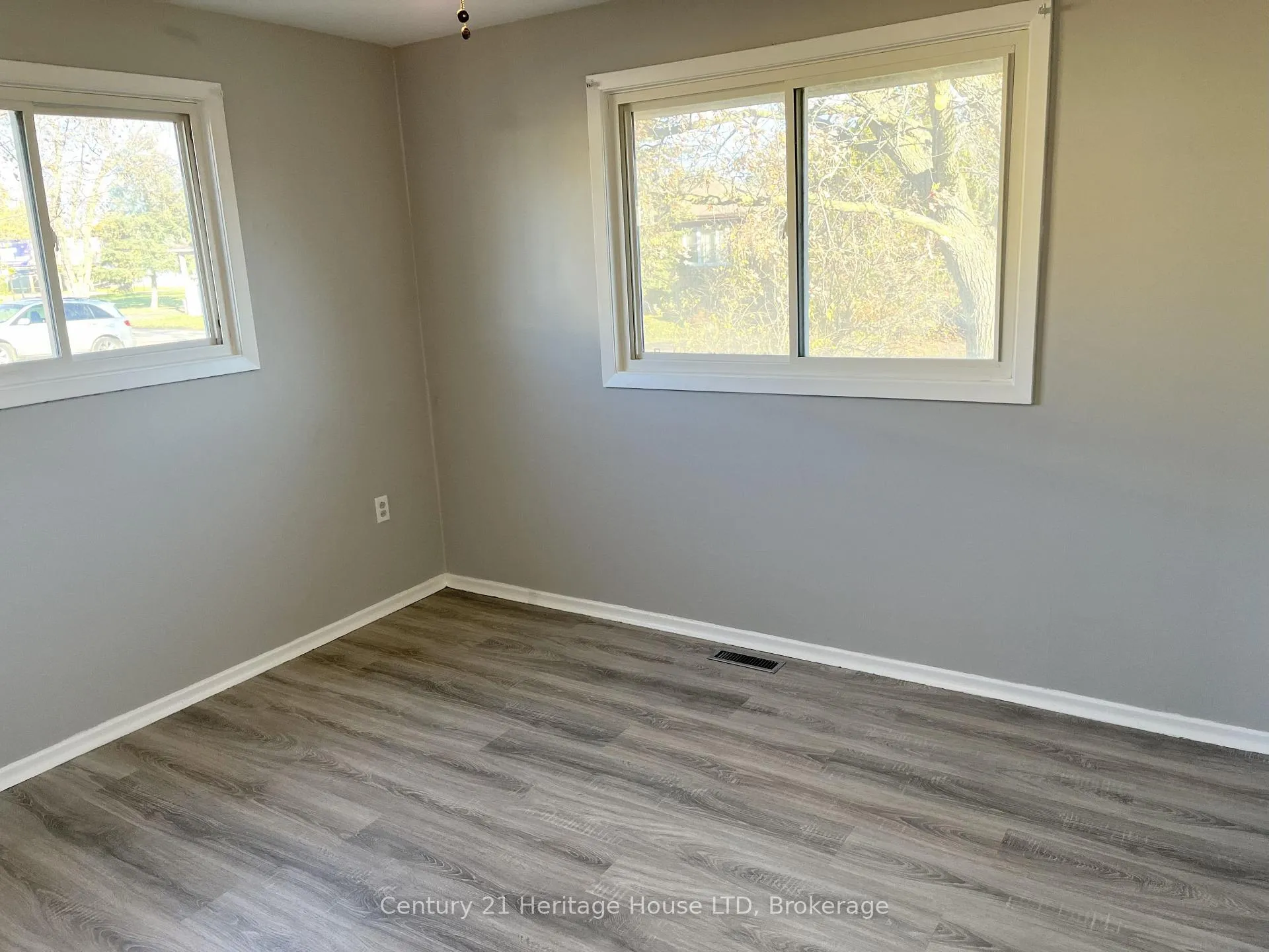 Photo 16 of 9 Mckay Street, St. Catharines, Western Hill — HOMEH