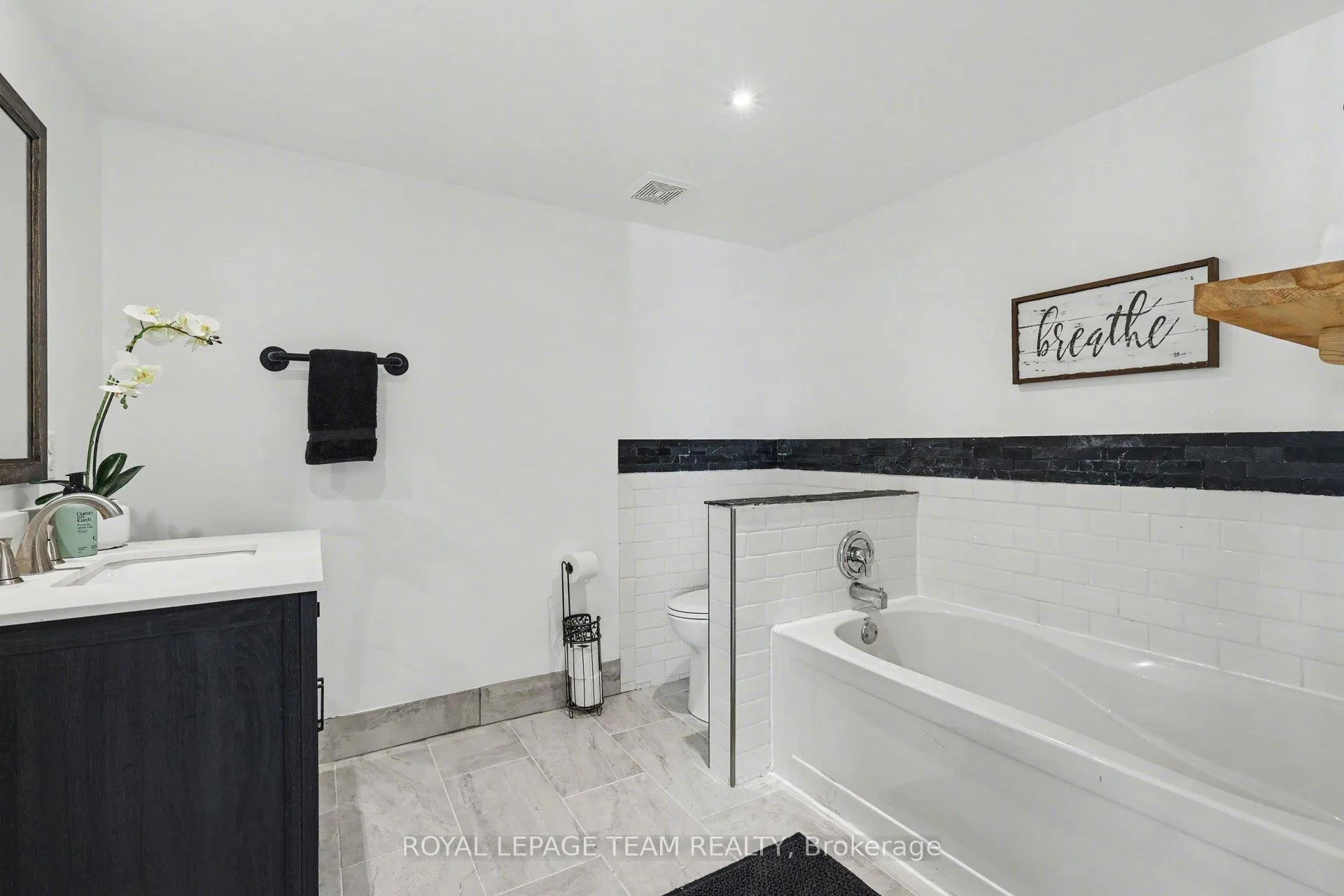 Photo 18 of 4237 Bell Line Road, Frontenac, Frontenac Centre — HOMEH