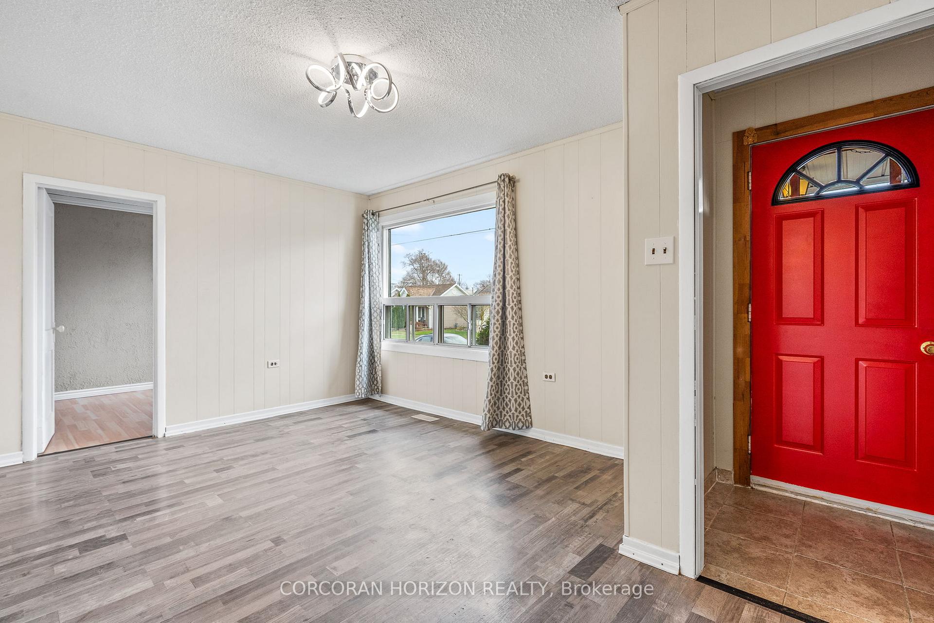 Photo 4 of 11 Beverly Street, St. Catharines, Oakdale — HOMEH