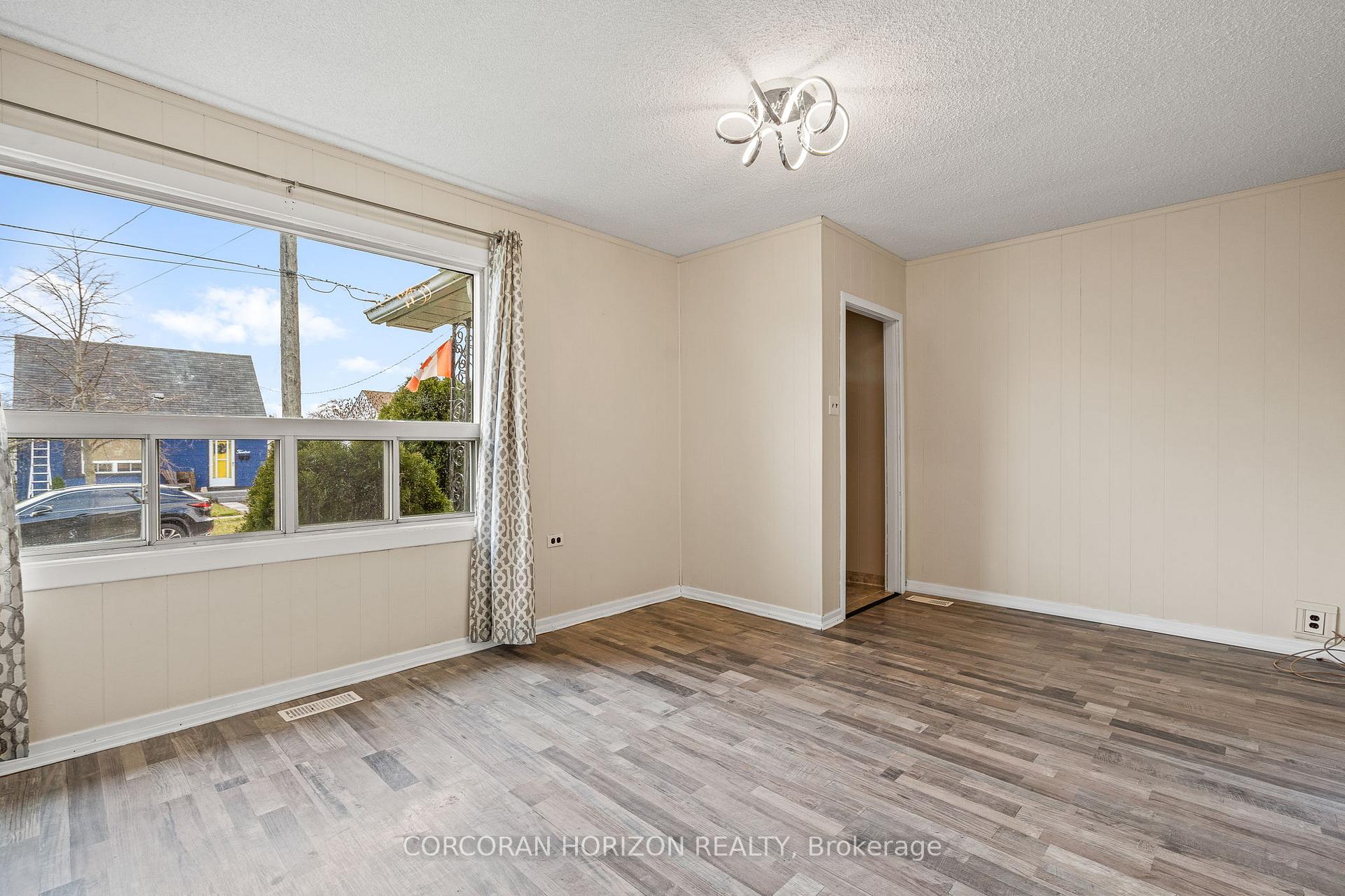 Photo 5 of 11 Beverly Street, St. Catharines, Oakdale — HOMEH