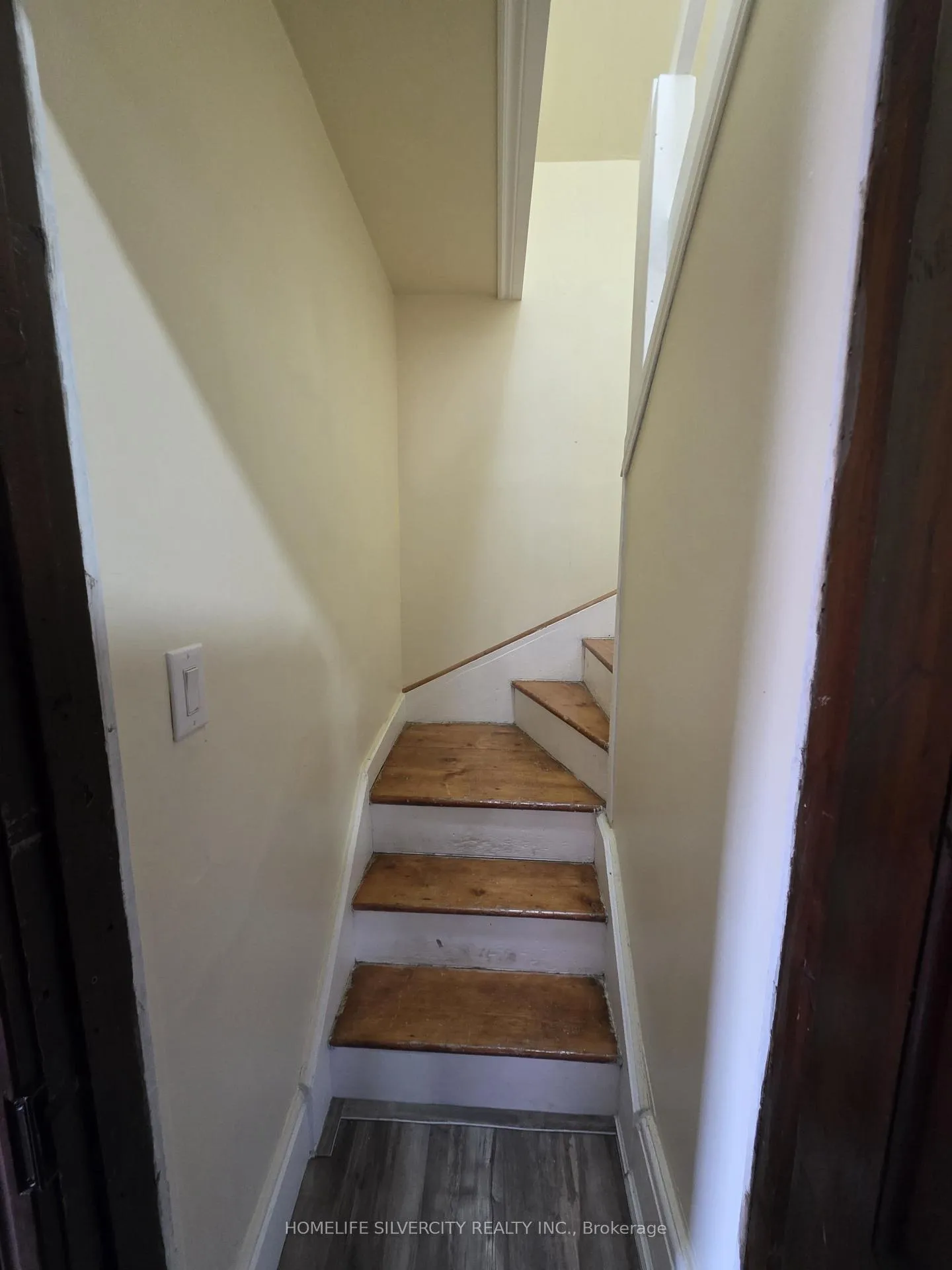 Photo 33 of 79 Scott Street, St. Thomas — HOMEH