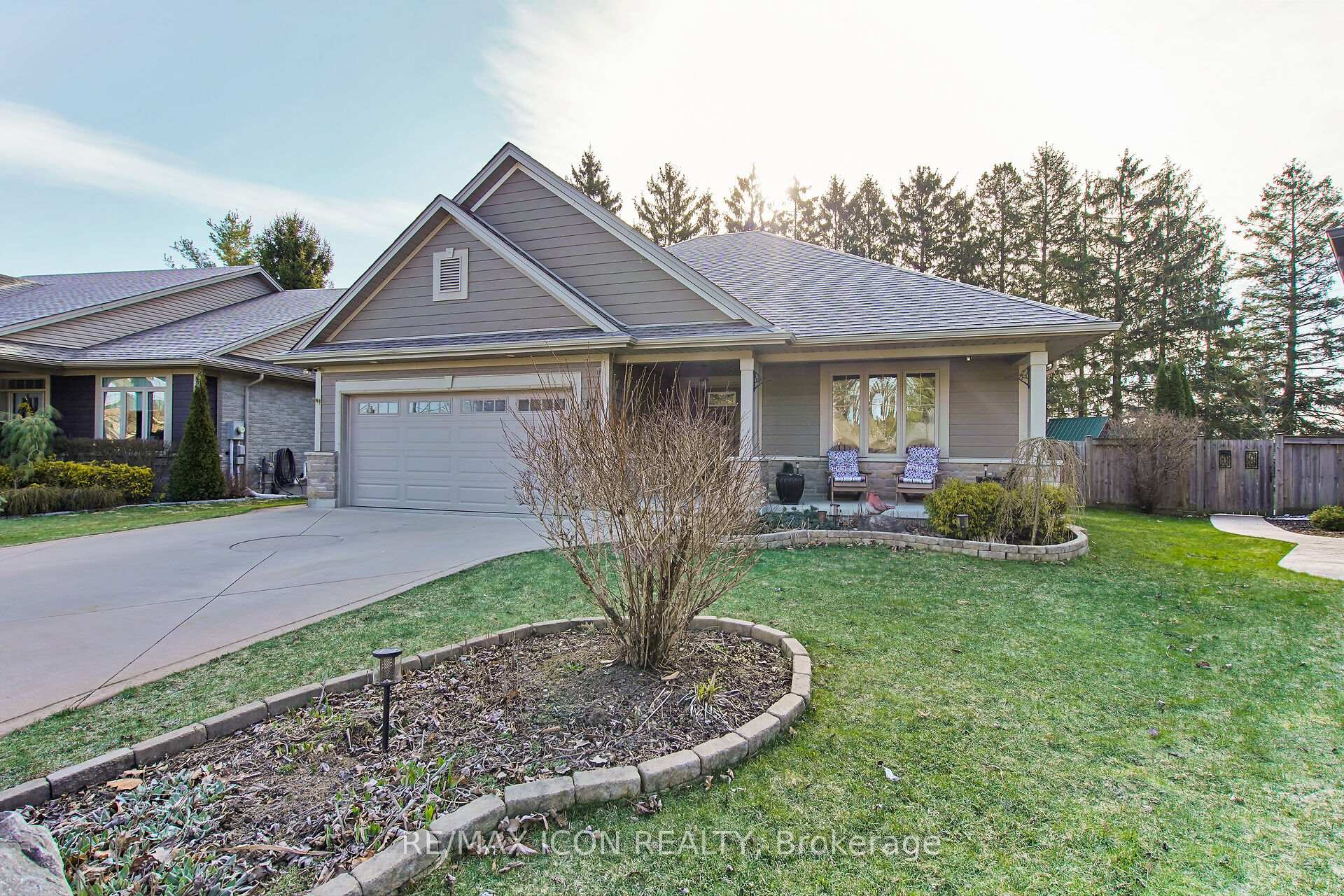 Front of 17 Tanager Place