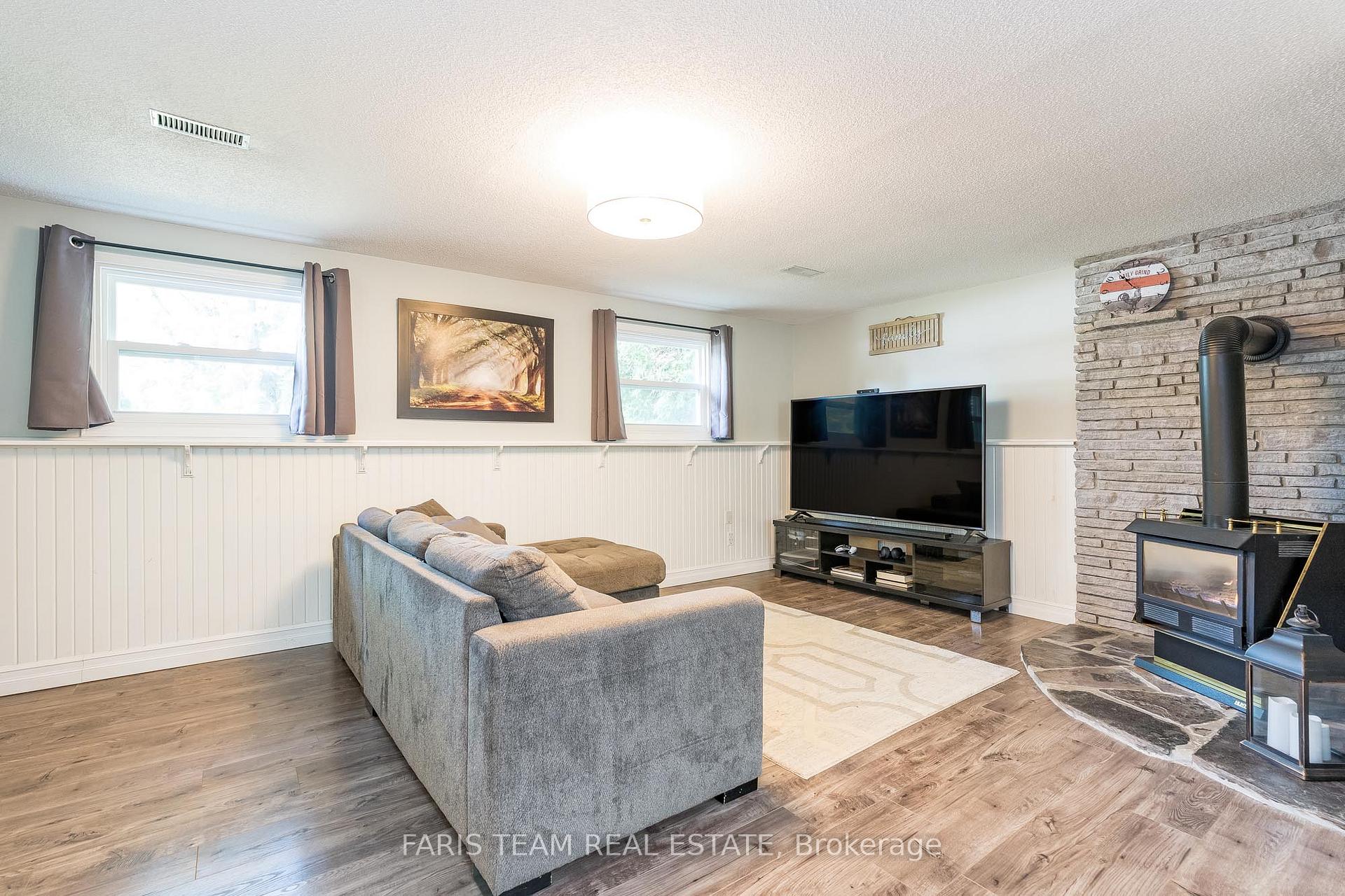 Photo 15 of 25 Centennial Avenue, Springwater, Elmvale — HOMEH