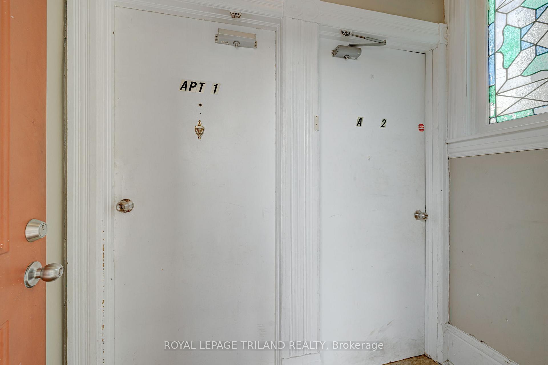 Photo 3 of 8 Metcalfe Street, St. Thomas — HOMEH