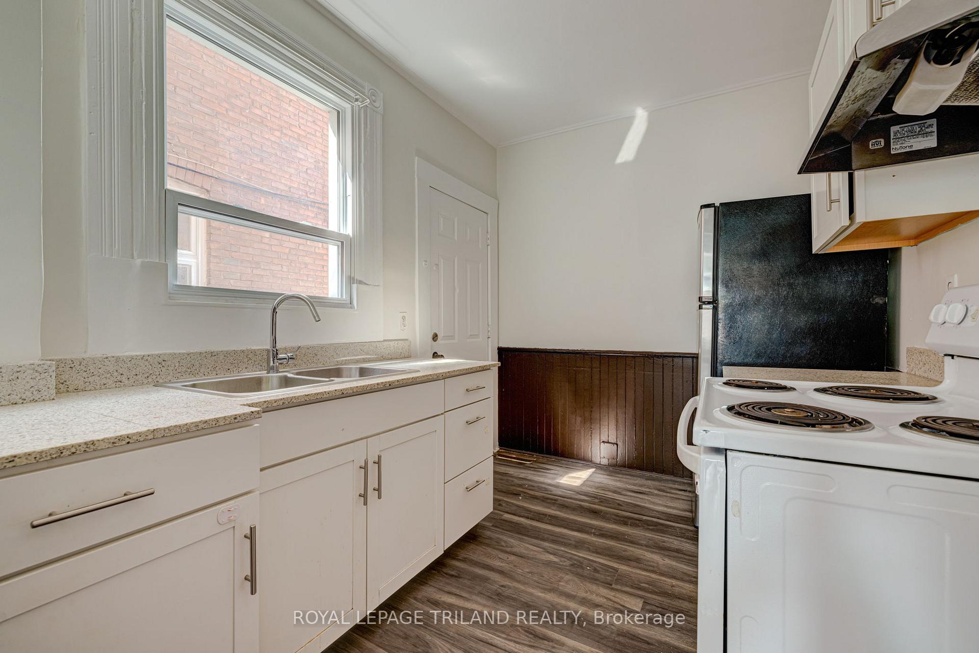 Photo 12 of 8 Metcalfe Street, St. Thomas — HOMEH