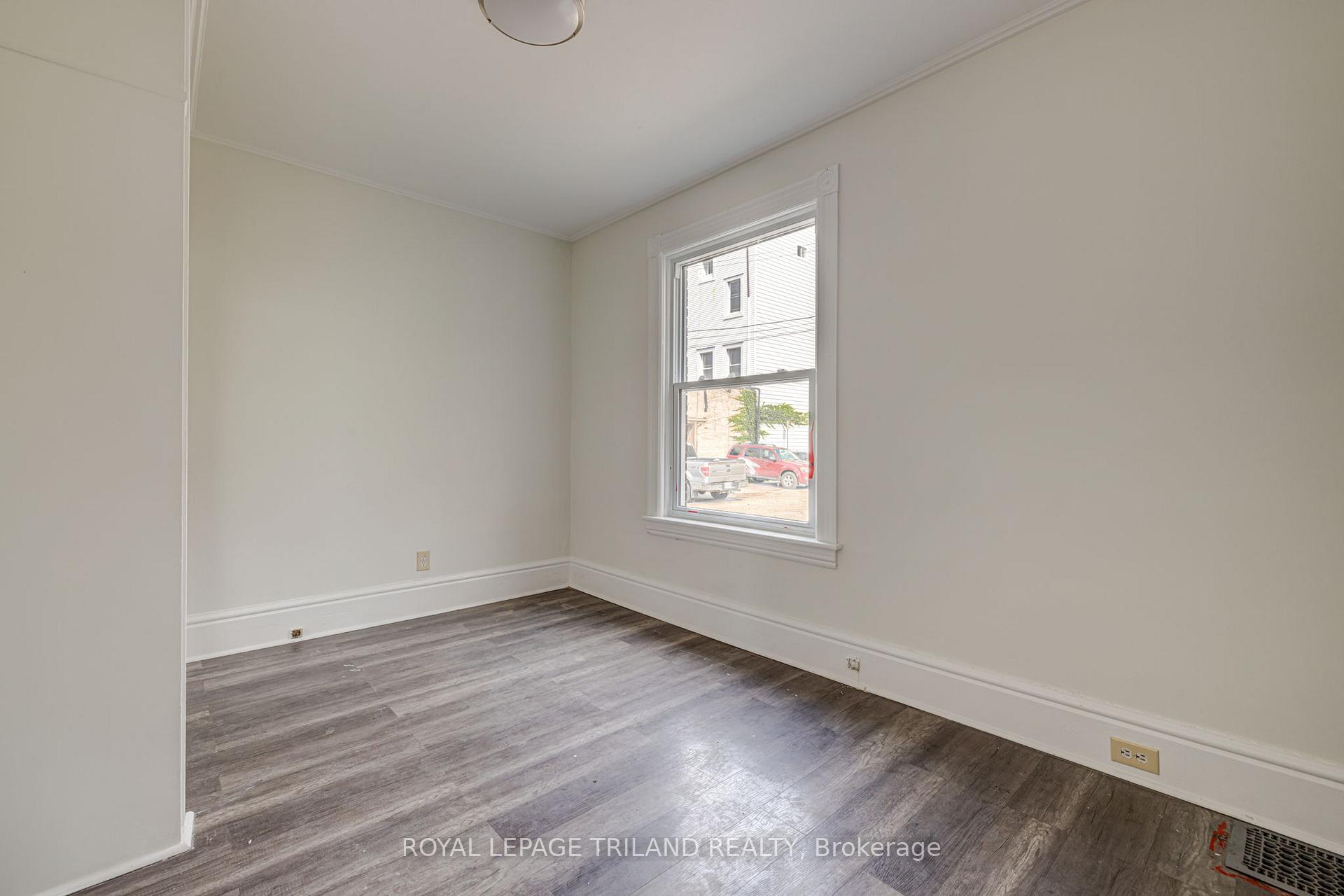 Photo 14 of 8 Metcalfe Street, St. Thomas — HOMEH