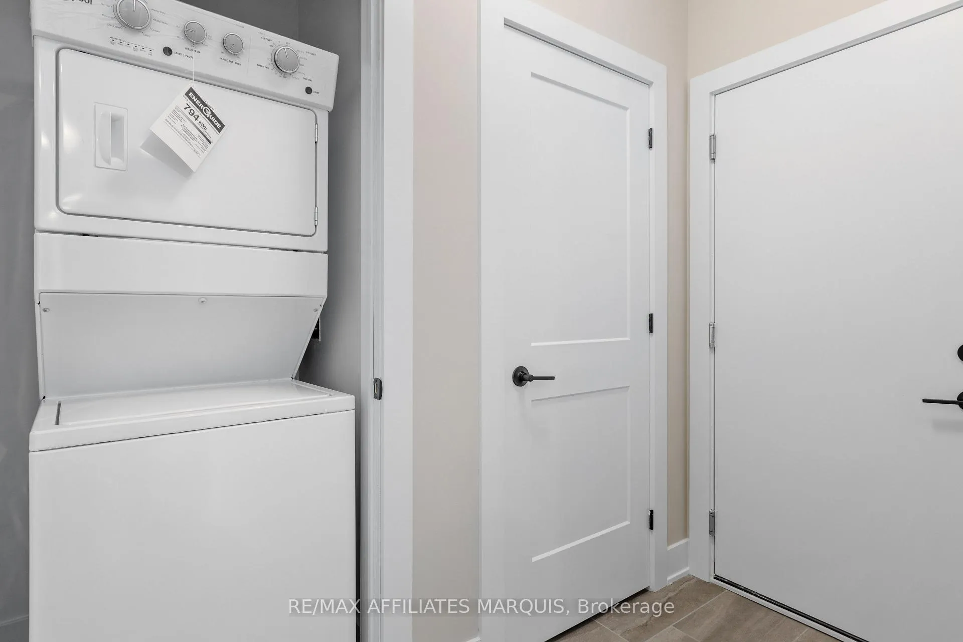 Photo 17 of 59 Ferrara Drive, Smiths Falls — HOMEH