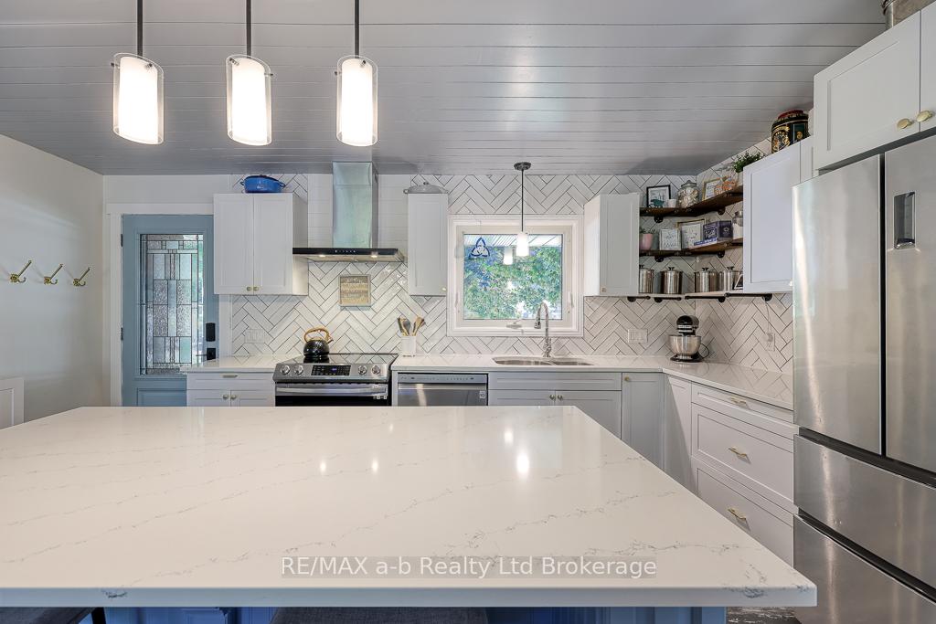 Photo 9 of 109 Sunset Drive, St. Thomas — HOMEH