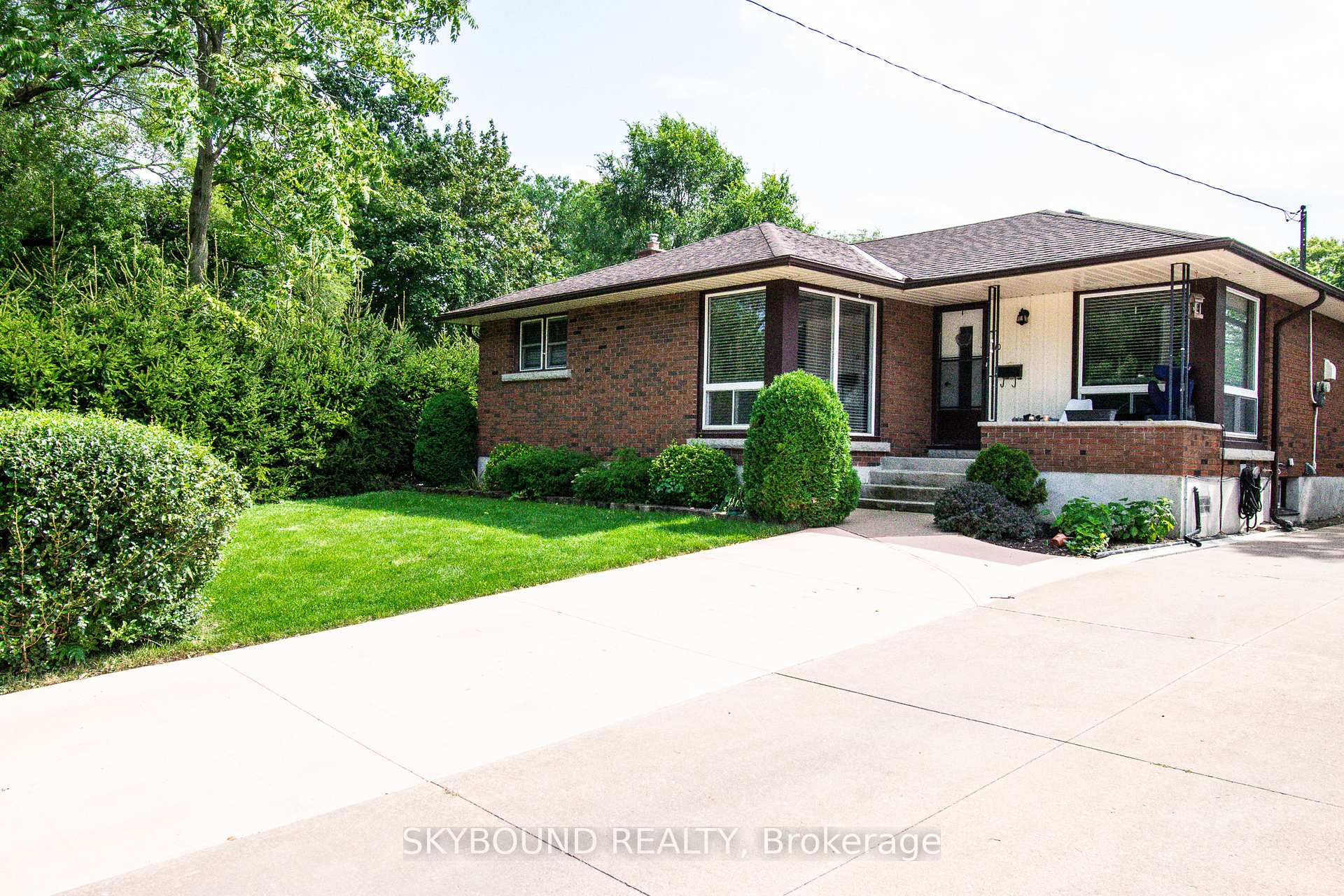 Photo 1 of Unit Lower unit, 10 Chorley Avenue, St. Catharines, Bunting/Linwell — HOMEH