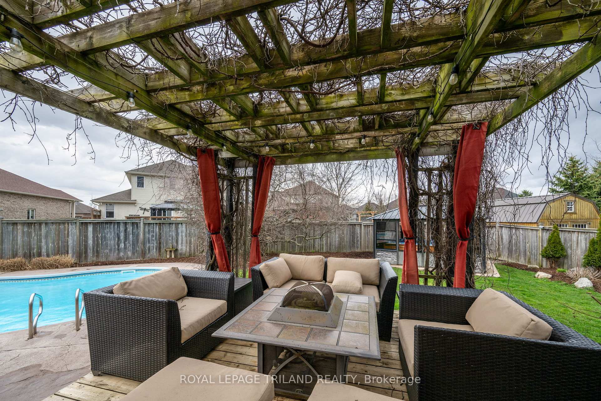 Photo 3 of 19 Chamberlain Court, St. Thomas — HOMEH