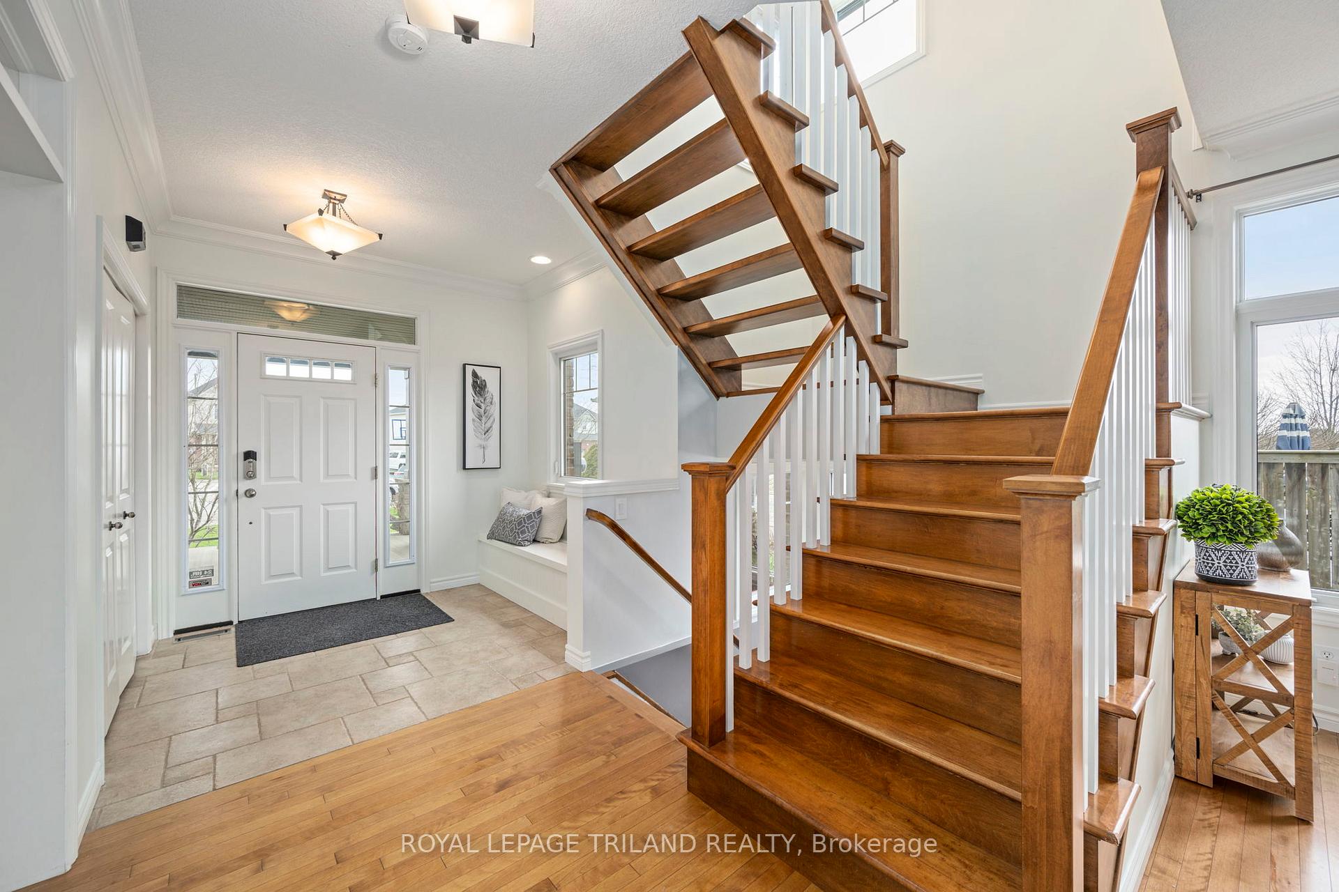 Photo 11 of 19 Chamberlain Court, St. Thomas — HOMEH