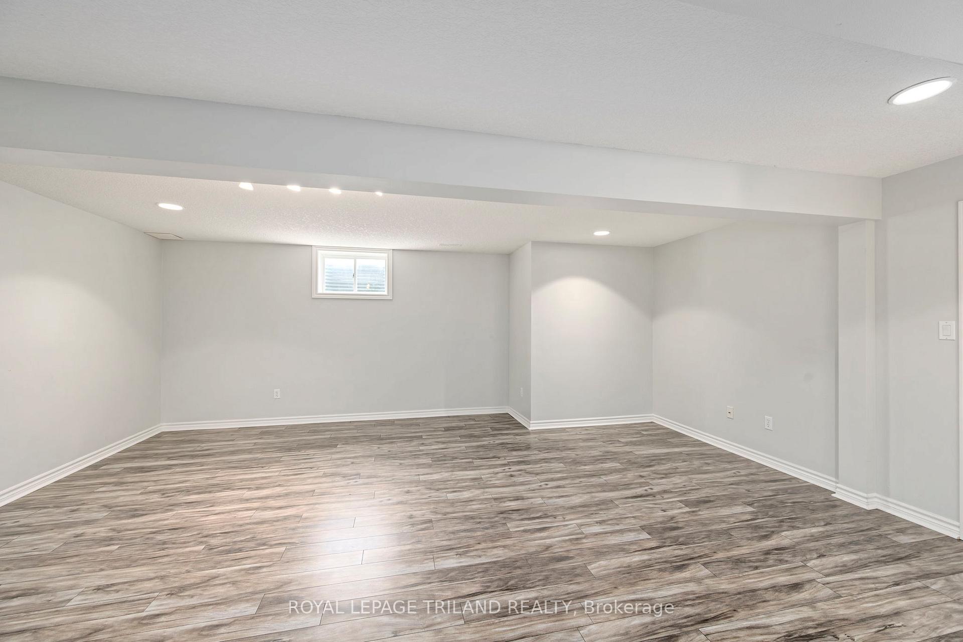 Photo 33 of 19 Chamberlain Court, St. Thomas — HOMEH