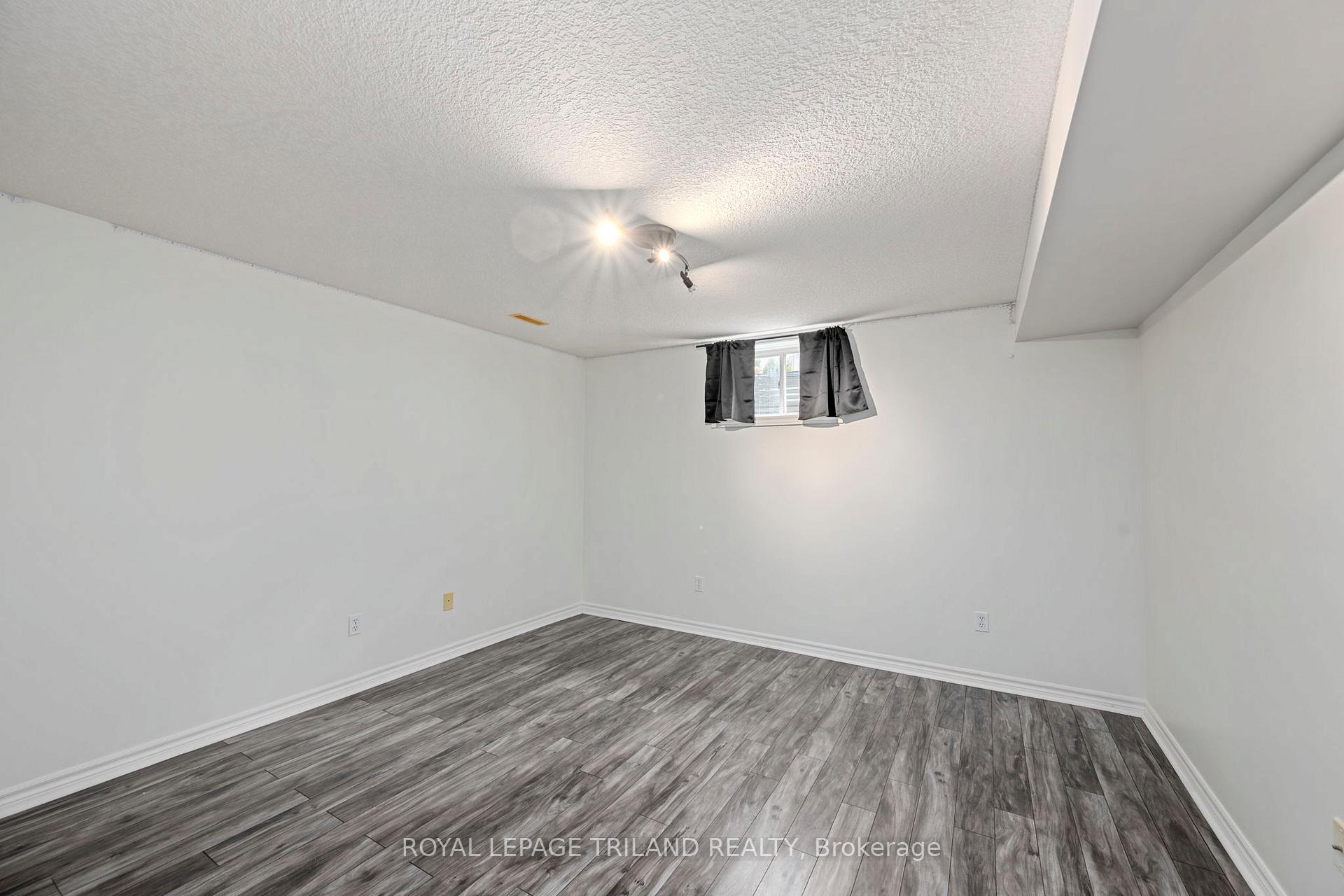 Photo 34 of 19 Chamberlain Court, St. Thomas — HOMEH