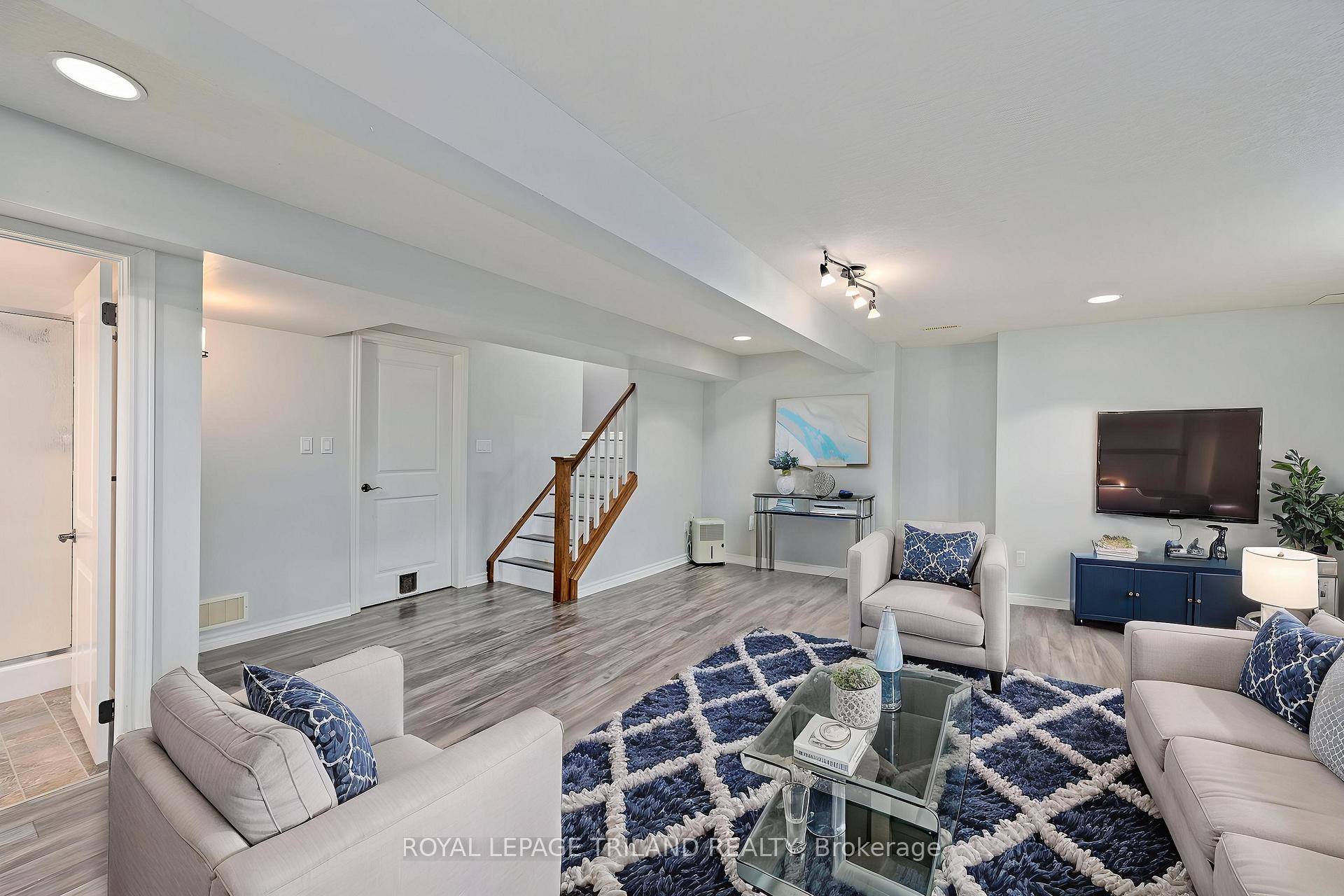 Photo 37 of 19 Chamberlain Court, St. Thomas — HOMEH
