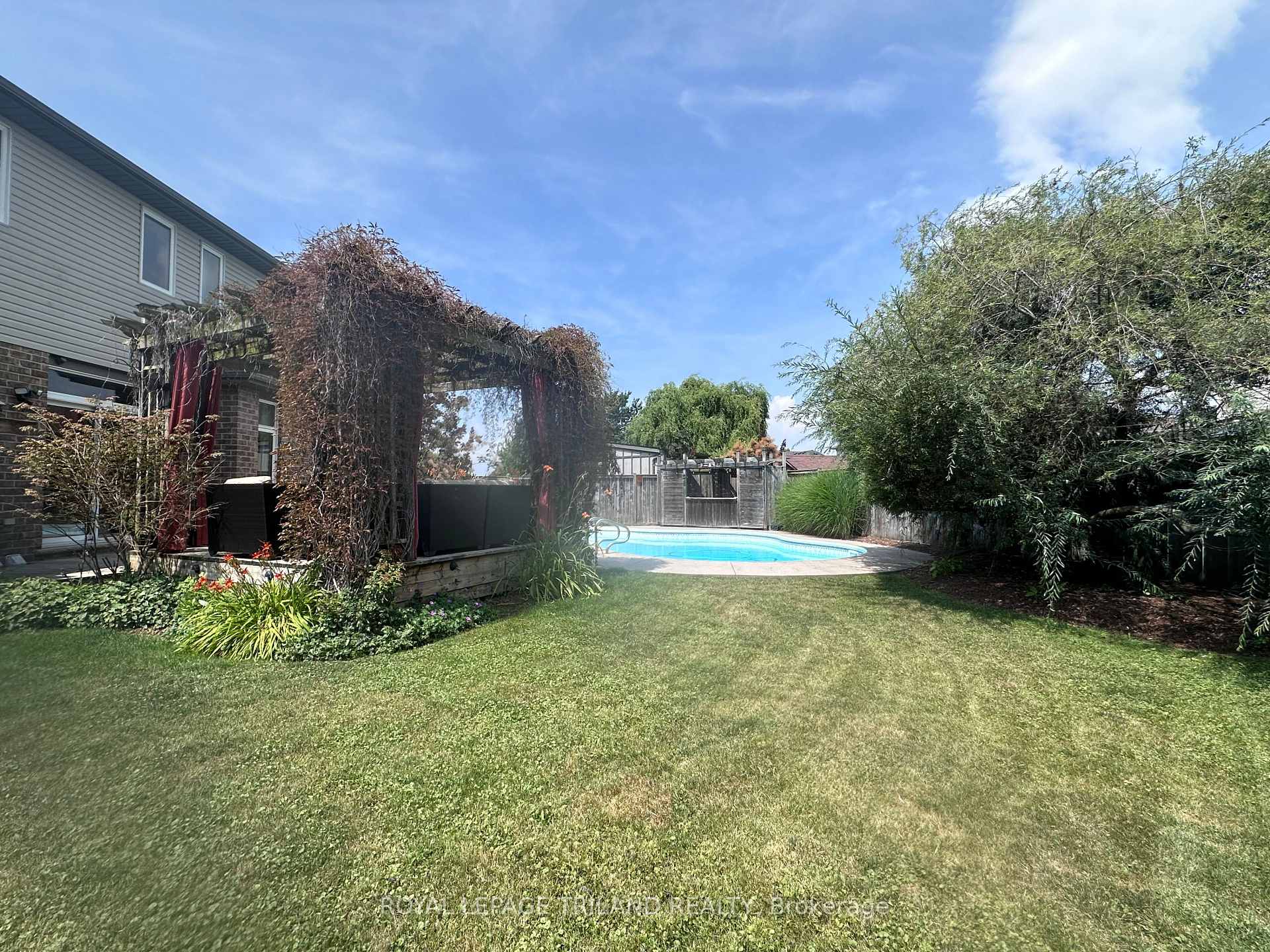 Photo 38 of 19 Chamberlain Court, St. Thomas — HOMEH