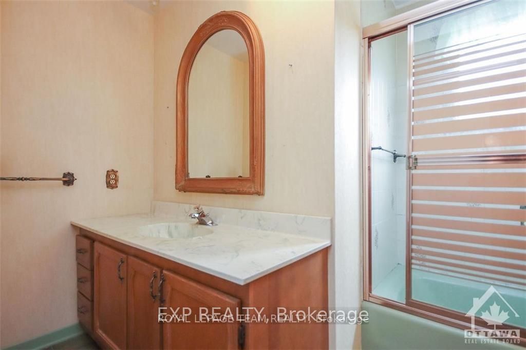 Photo 12 of 104 Presland Road W, Ottawa, Overbrook — HOMEH