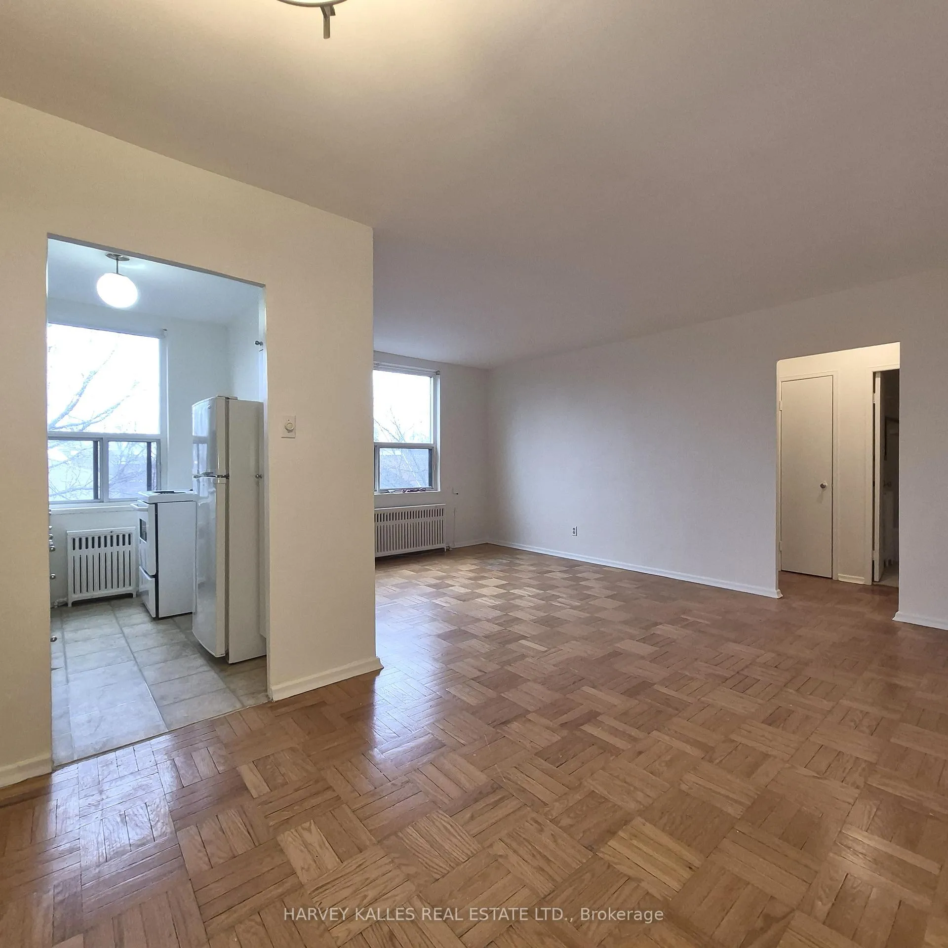 Photo 5 of Unit 304, 6 Glen Echo Road, Toronto, Lawrence Park North — HOMEH