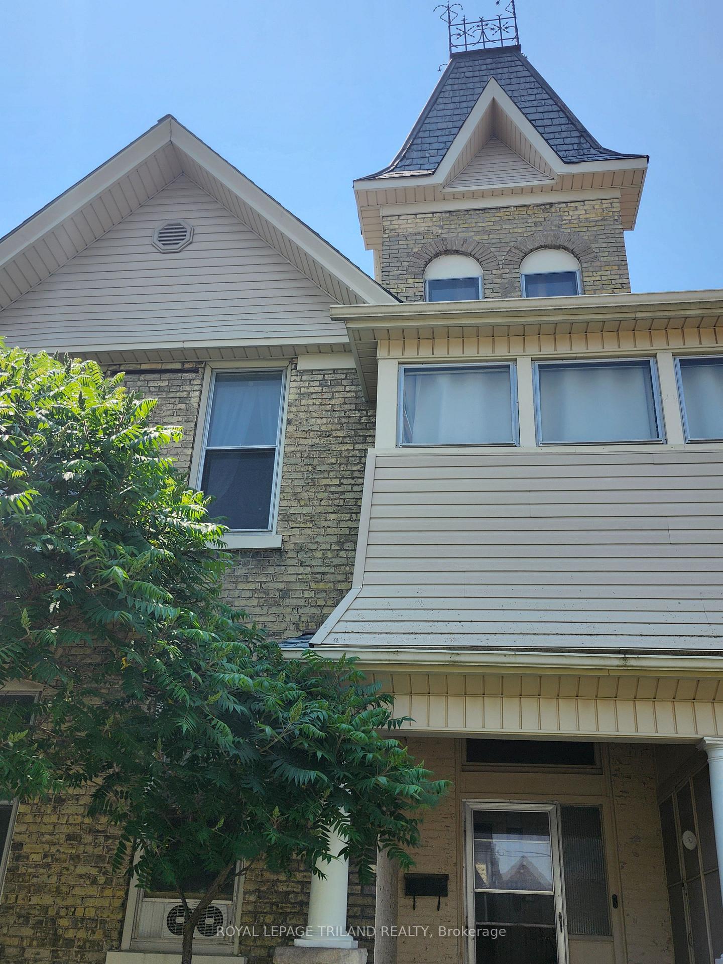 Photo 2 of 92 Moore Street N, St. Thomas — HOMEH