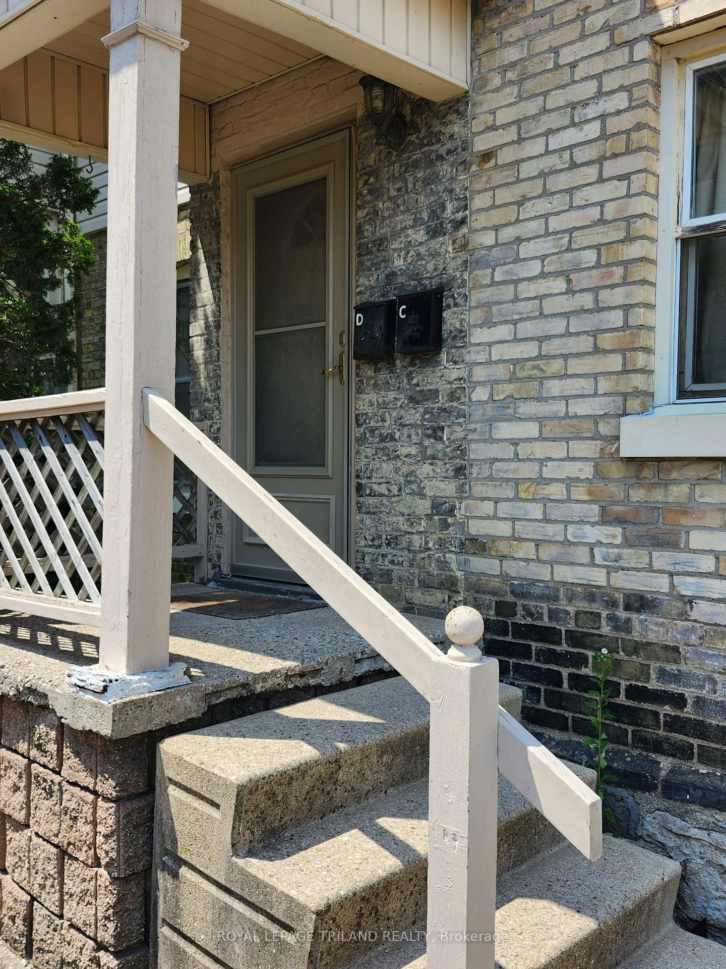 Photo 5 of 92 Moore Street N, St. Thomas — HOMEH
