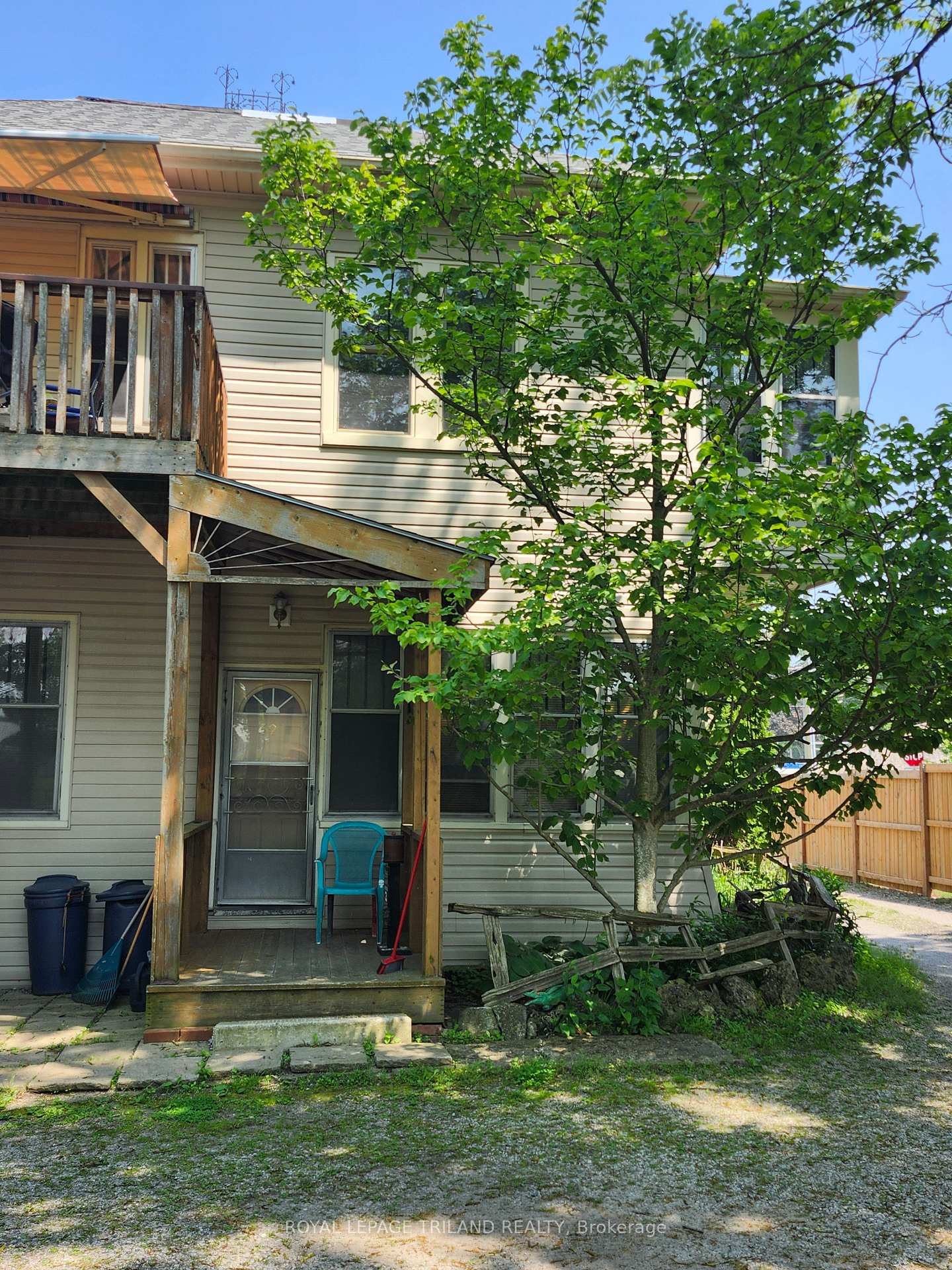 Photo 6 of 92 Moore Street N, St. Thomas — HOMEH