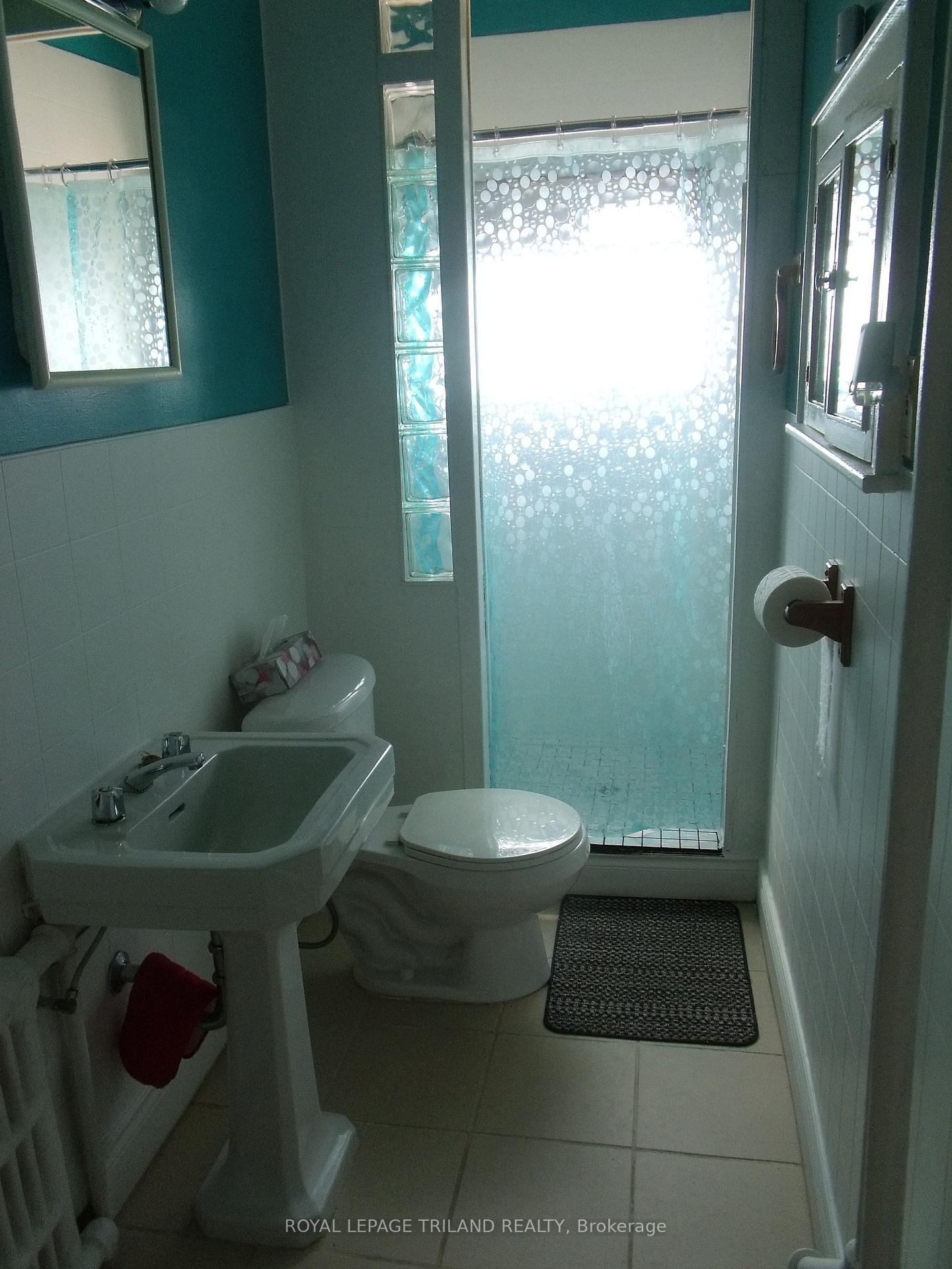 Photo 20 of 92 Moore Street N, St. Thomas — HOMEH